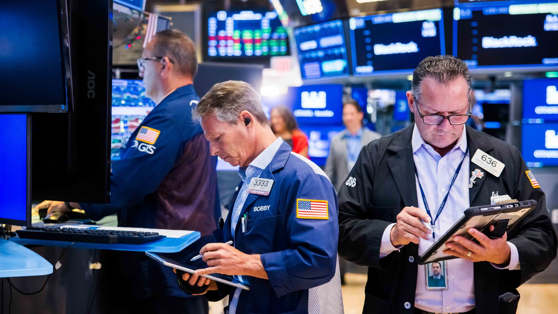 AI Stock Performance: Cybersecurity Surges, While Chipmakers Retreat in Shifting Market Dynamics featured image