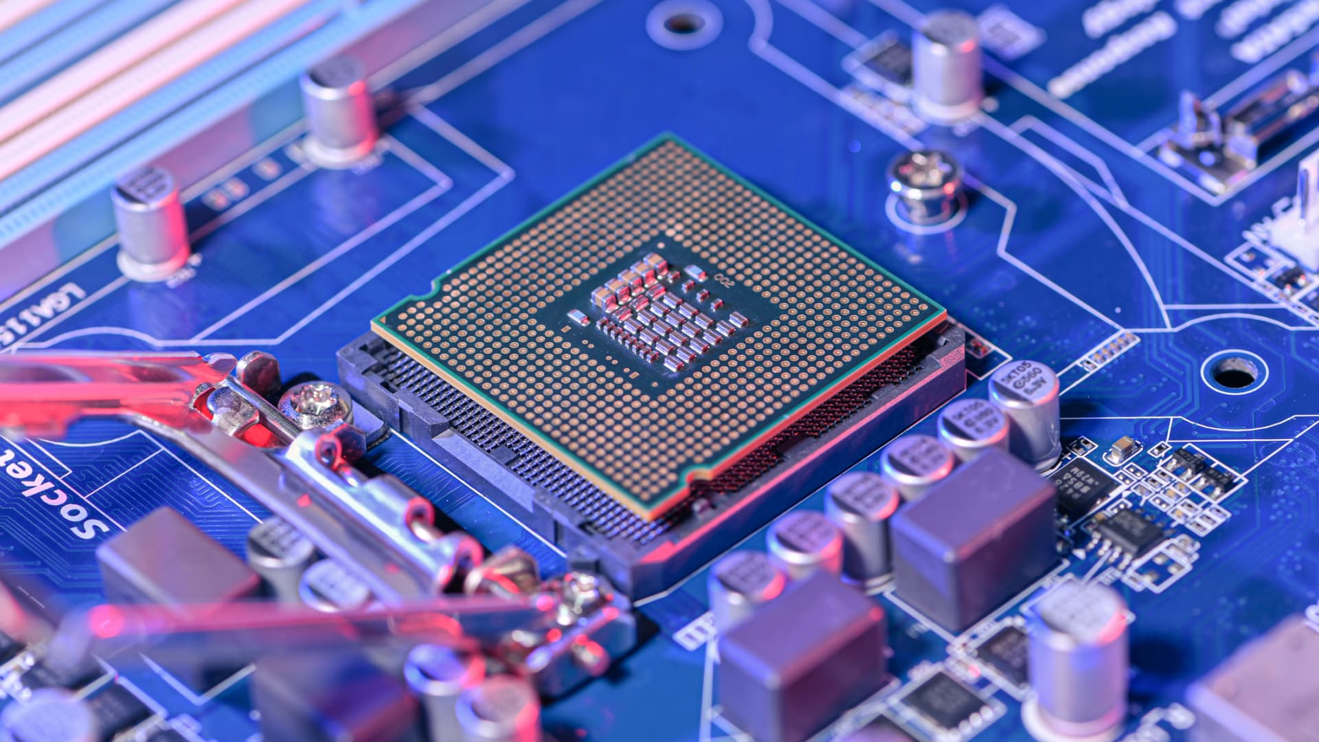 AI Trade Shifts: 5 Key Stocks Leading the Innovation Surge featured image