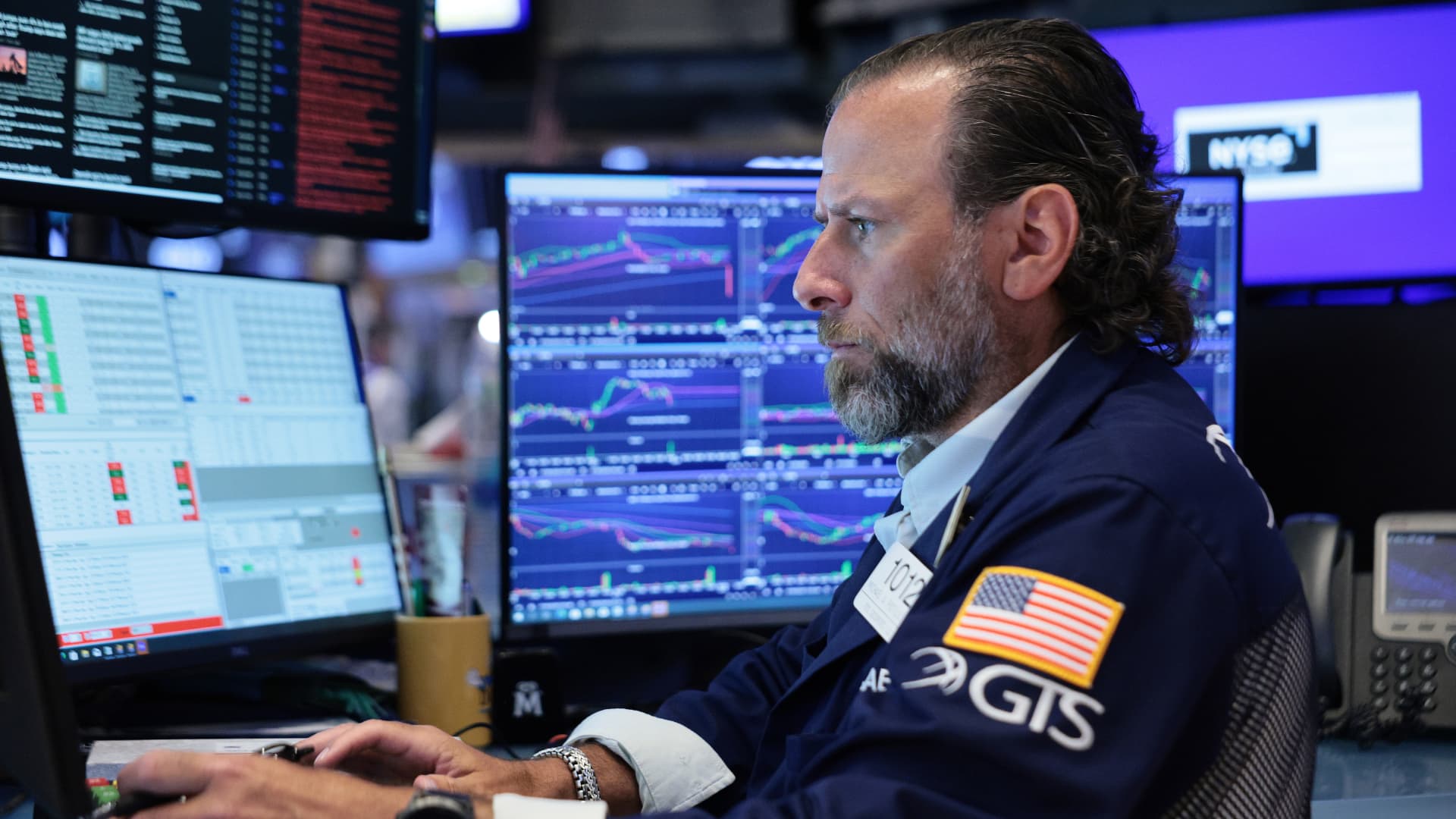 AI Trade Volatility: Navigating Innovation and Strategic Silicon Shifts