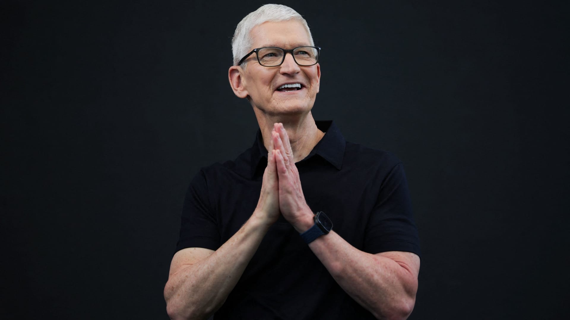 Apple Nvidia: The Trillion-Dollar Titans' Intense AI Valuation Race featured image