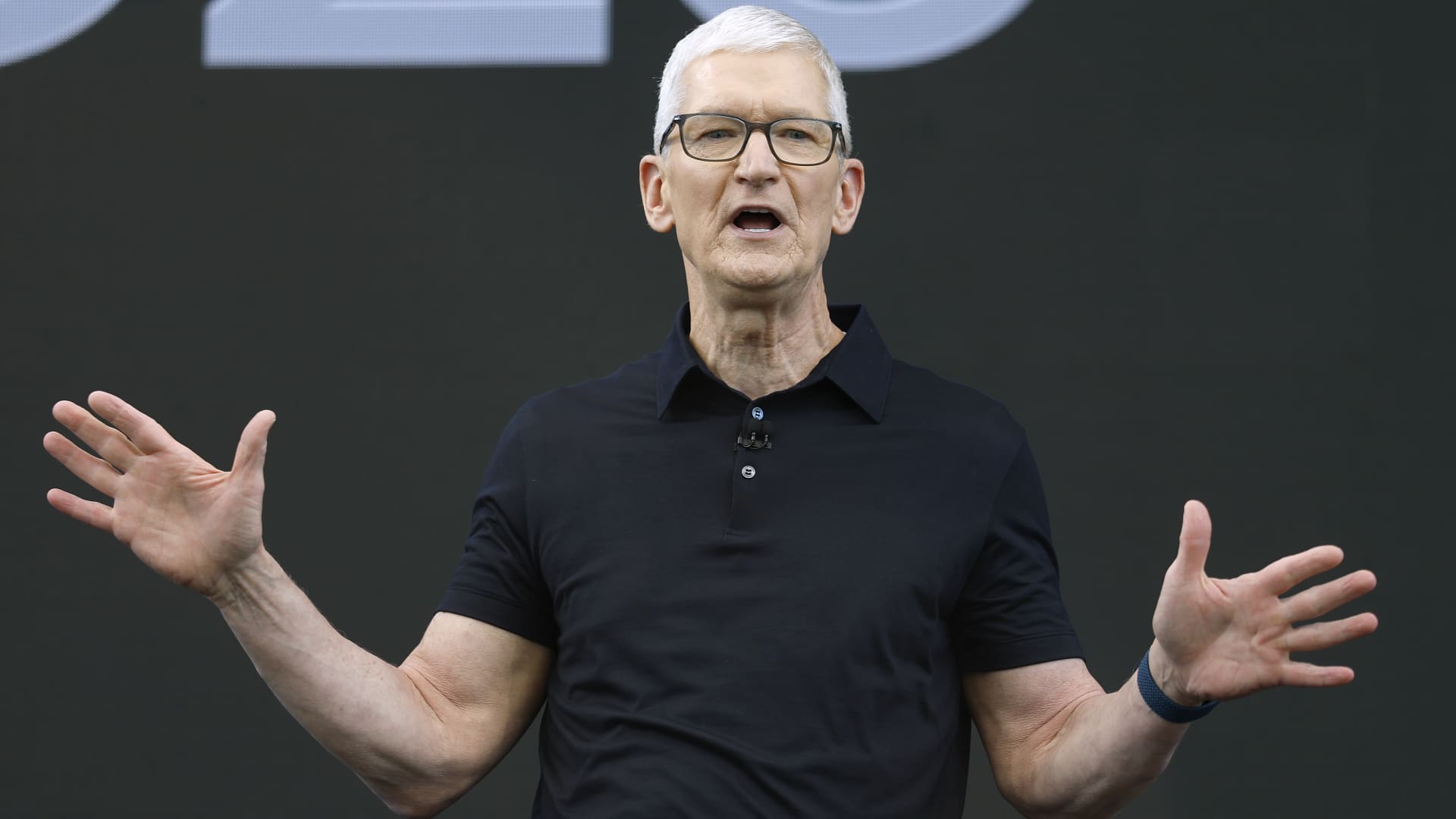 Apple Price Target Raised to $340: Navigating the Memory Crunch with AI Alpha