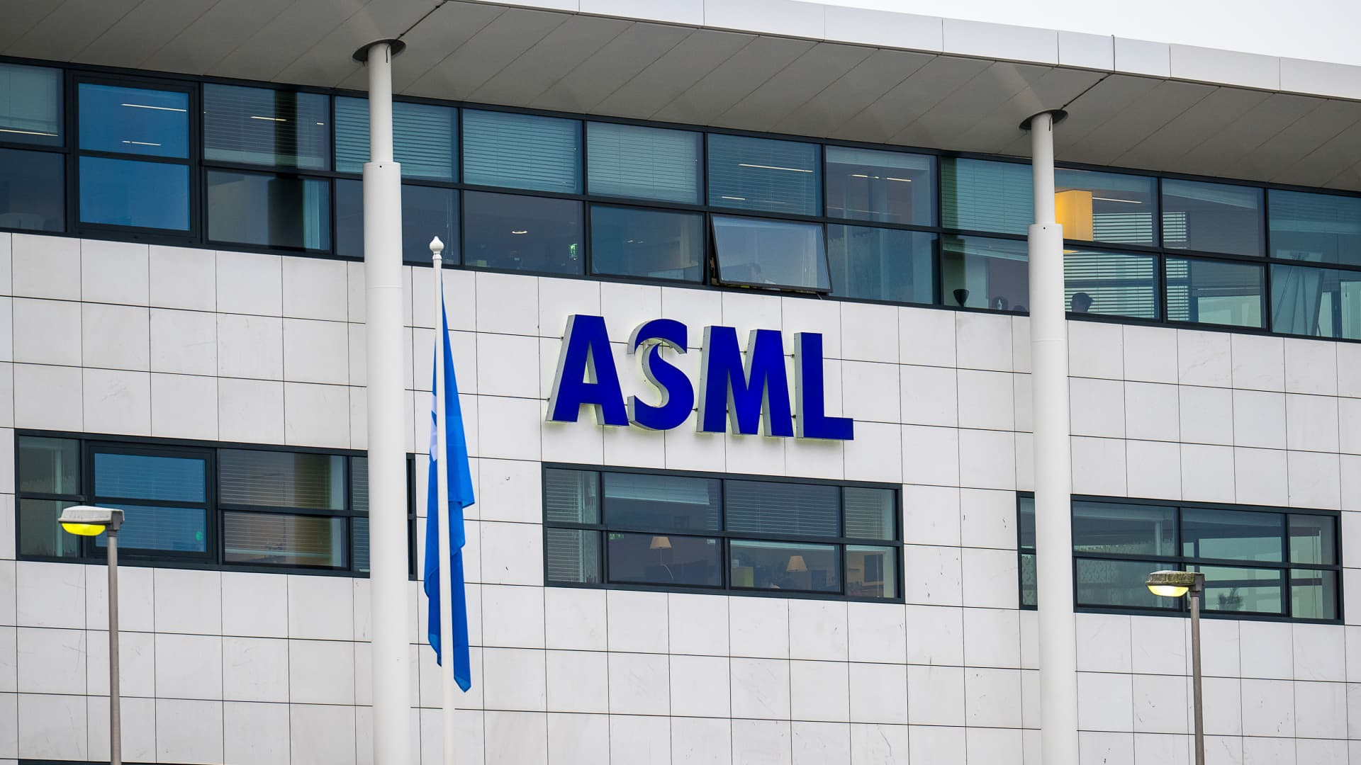 ASML's Geopolitical Gauntlet: Balancing Innovation with Export Controls
