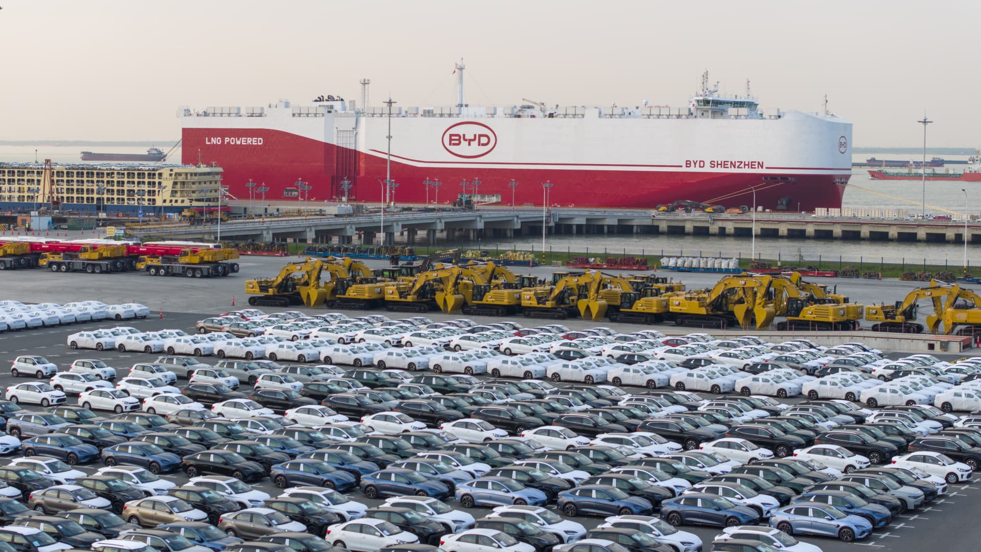 China Car Market Volatility: Sales Plunge 20% in Brutal Year featured image