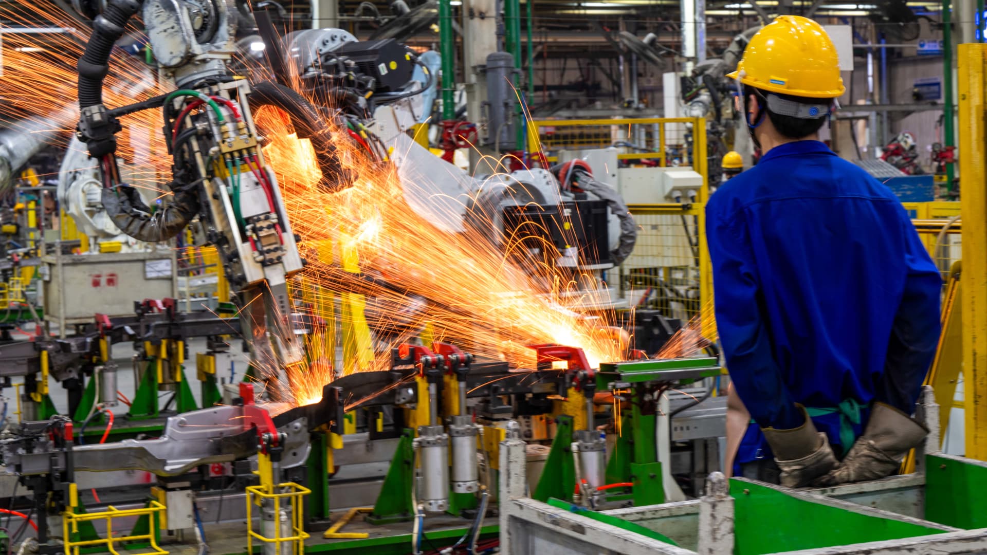 Chinas factory activity Contracts in July: A Warning for Global Growth Engines