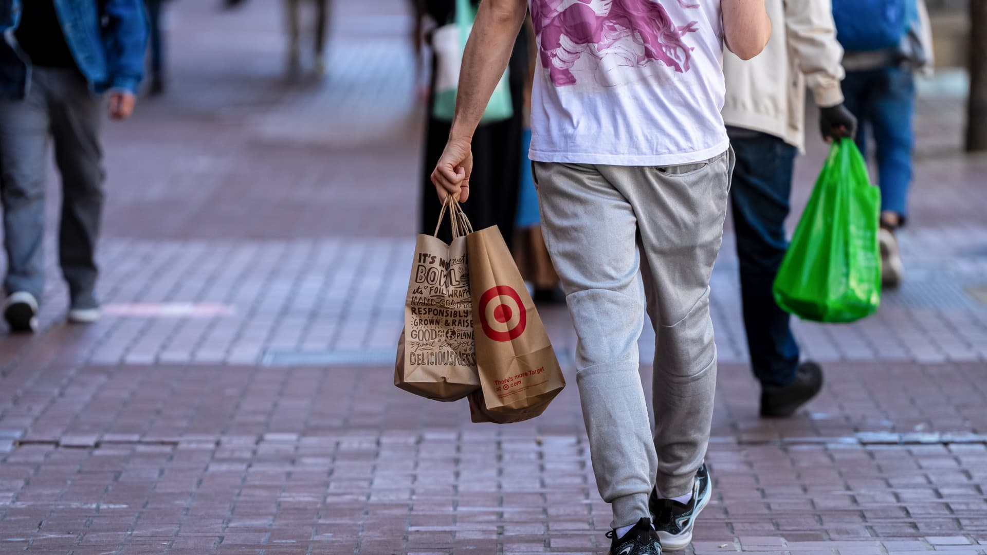 Consumer Prices Fall 3.5% Annually, Easing Inflationary Pressure featured image