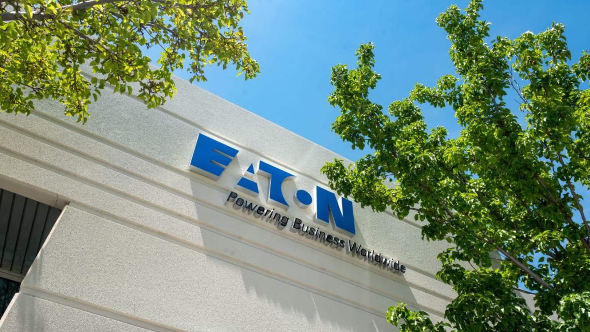 Eaton Shares Jump on Robust AI Buildout Resilience featured image