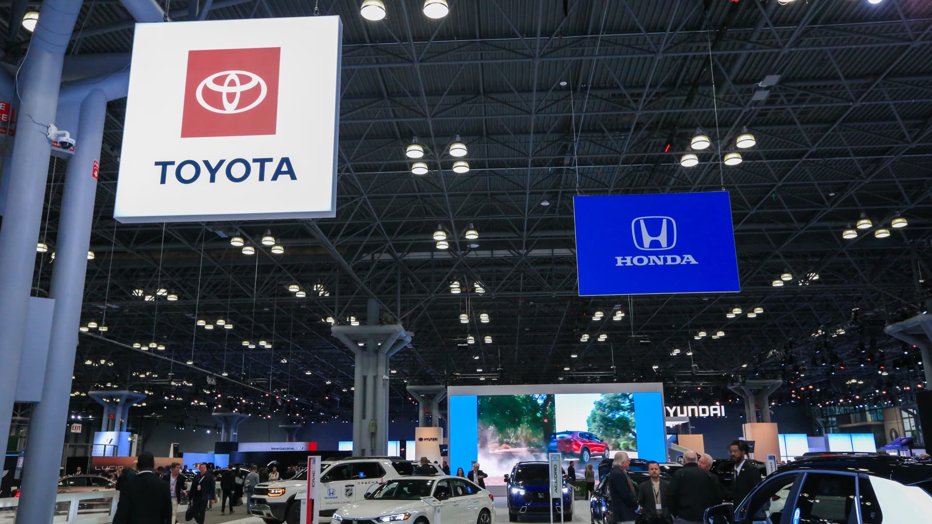 Hybrid Vehicle Market: Dominance and Strategic Ingenuity Drive Growth featured image