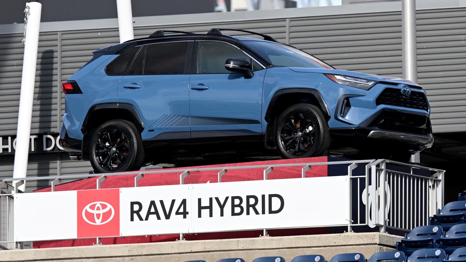 Hybrid Vehicles Surge: A Strategic Shift Driving U.S. Auto Sales Growth featured image