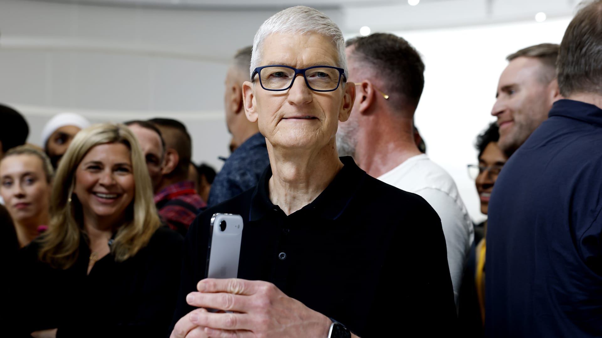 iPhone Leasing: Apples Strategic Shift to Subscription Dominance