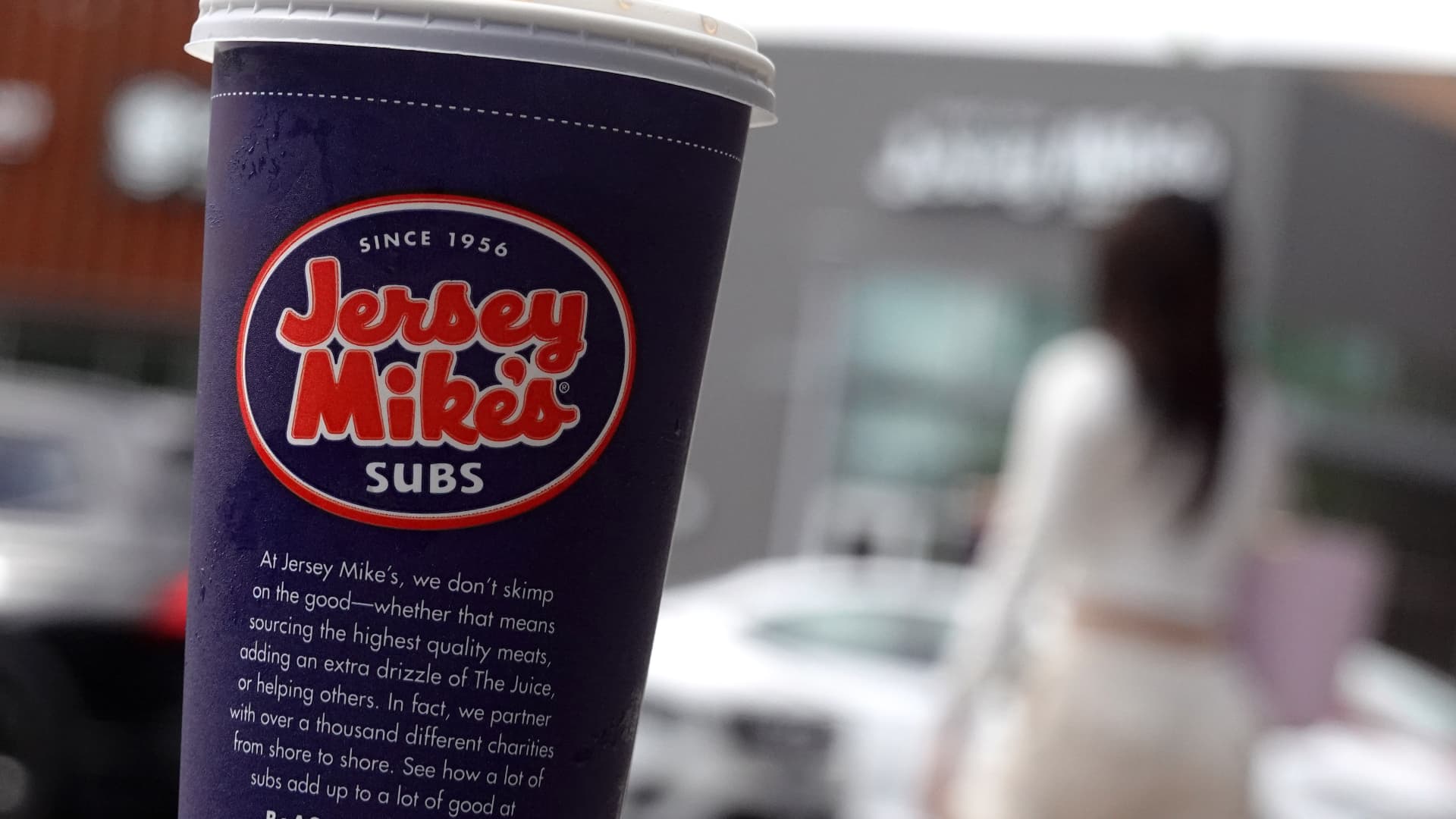 Jersey Mike's IPO Strategy: 50% Sales Growth Fuels Market Debut featured image