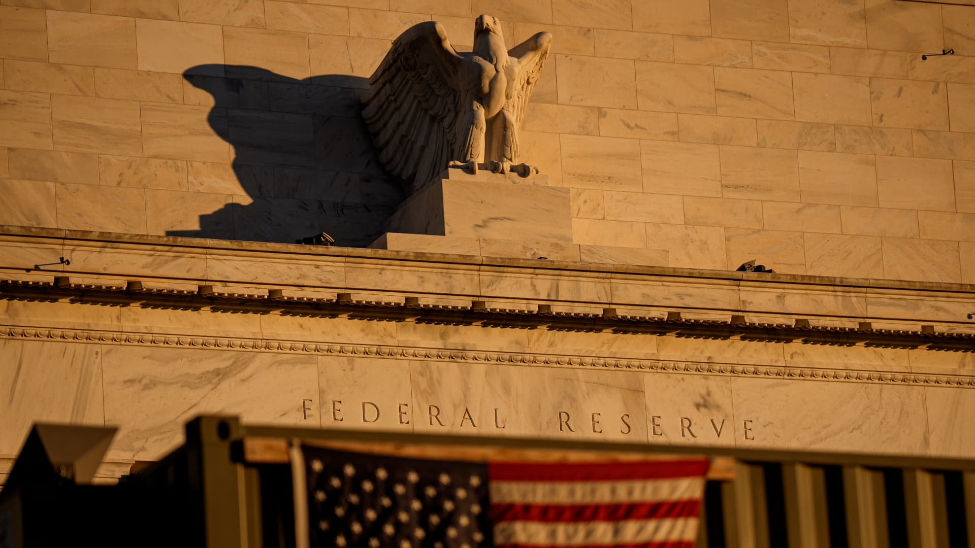 July Rate Hike Volatility: Fed Odds Surge Amid Geopolitical Tensions
