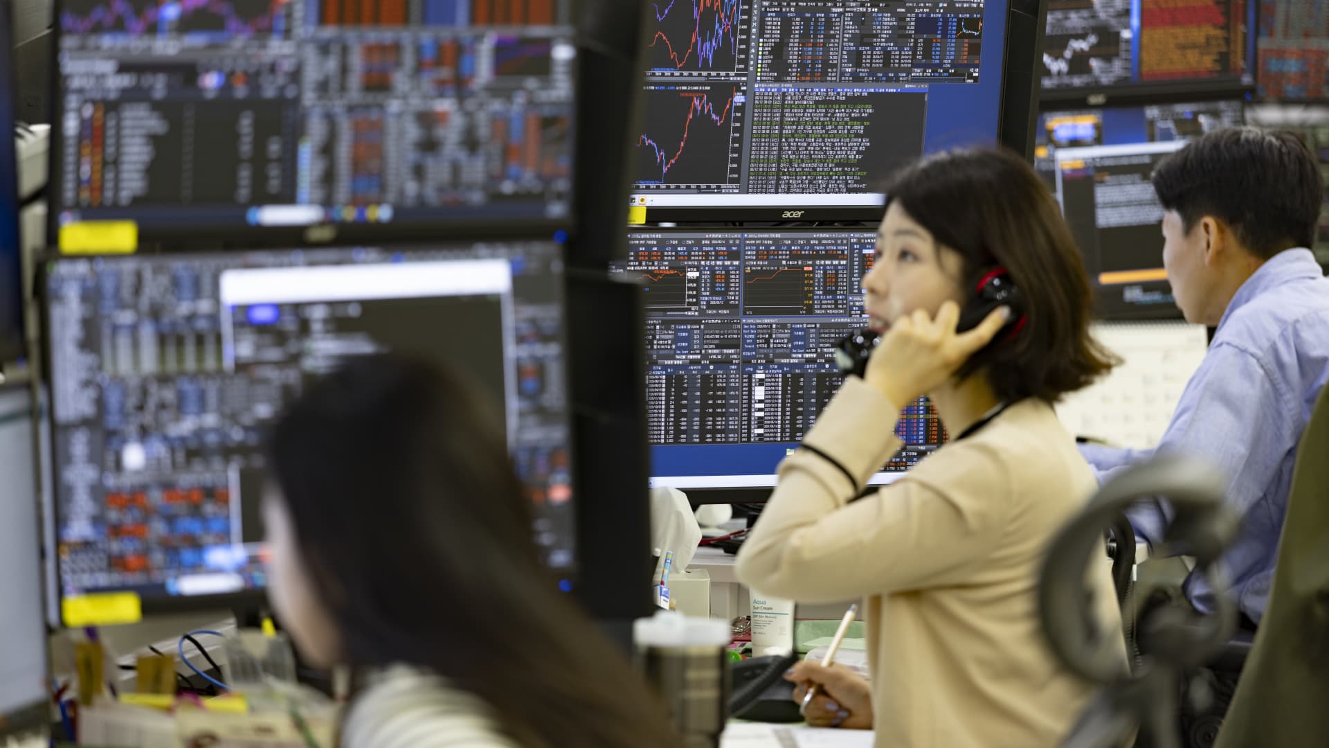 Korean Tech Stocks: An Unprecedented Link to U.S. AI Growth