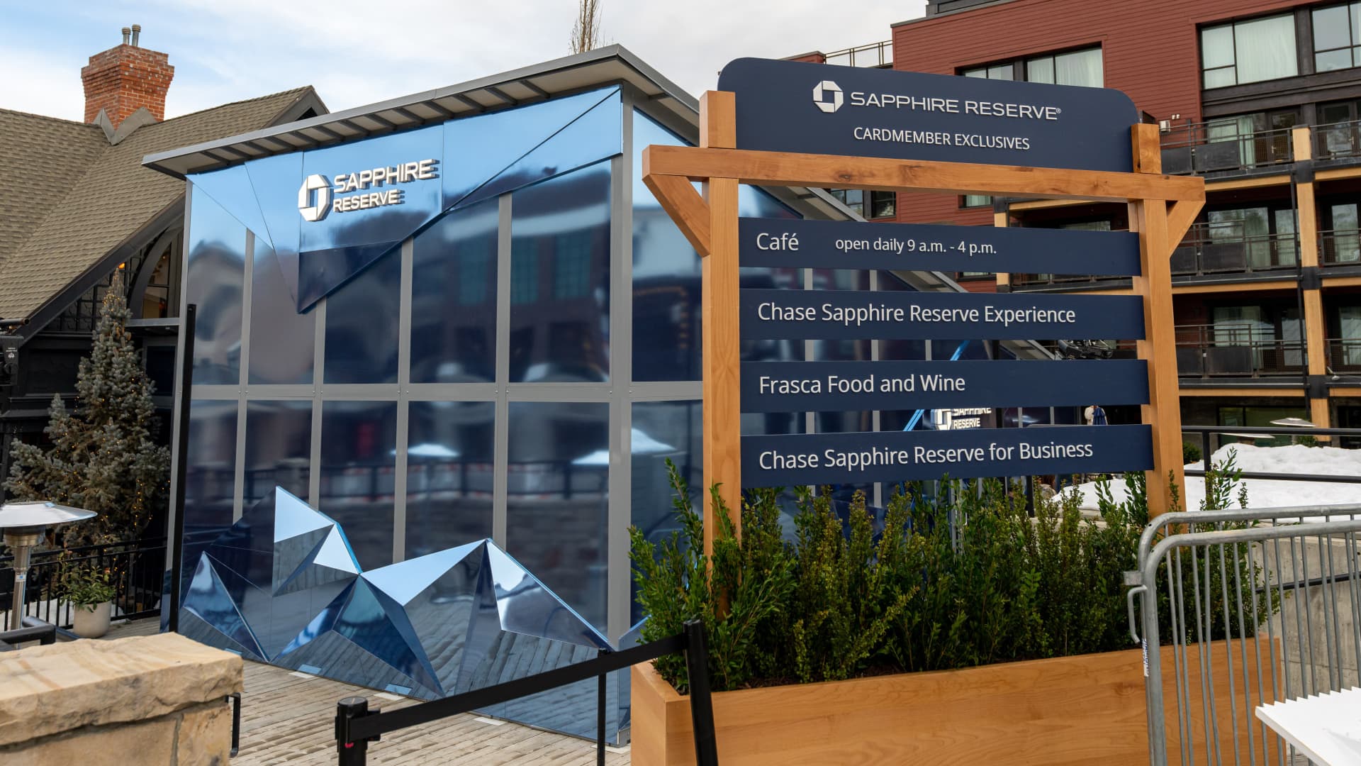 Luxury Lounge Wars Intensify: Amex and Chase Target Affluent Spenders