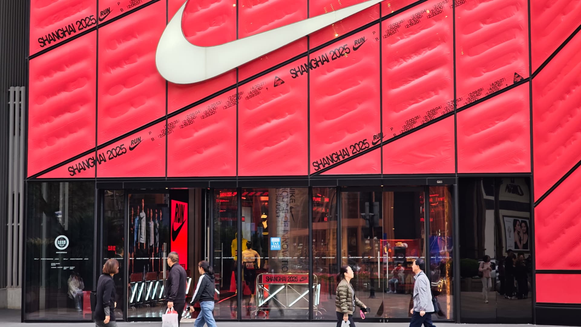 Nike China Strategy: Streamlining Digital to Reclaim Market Leadership featured image