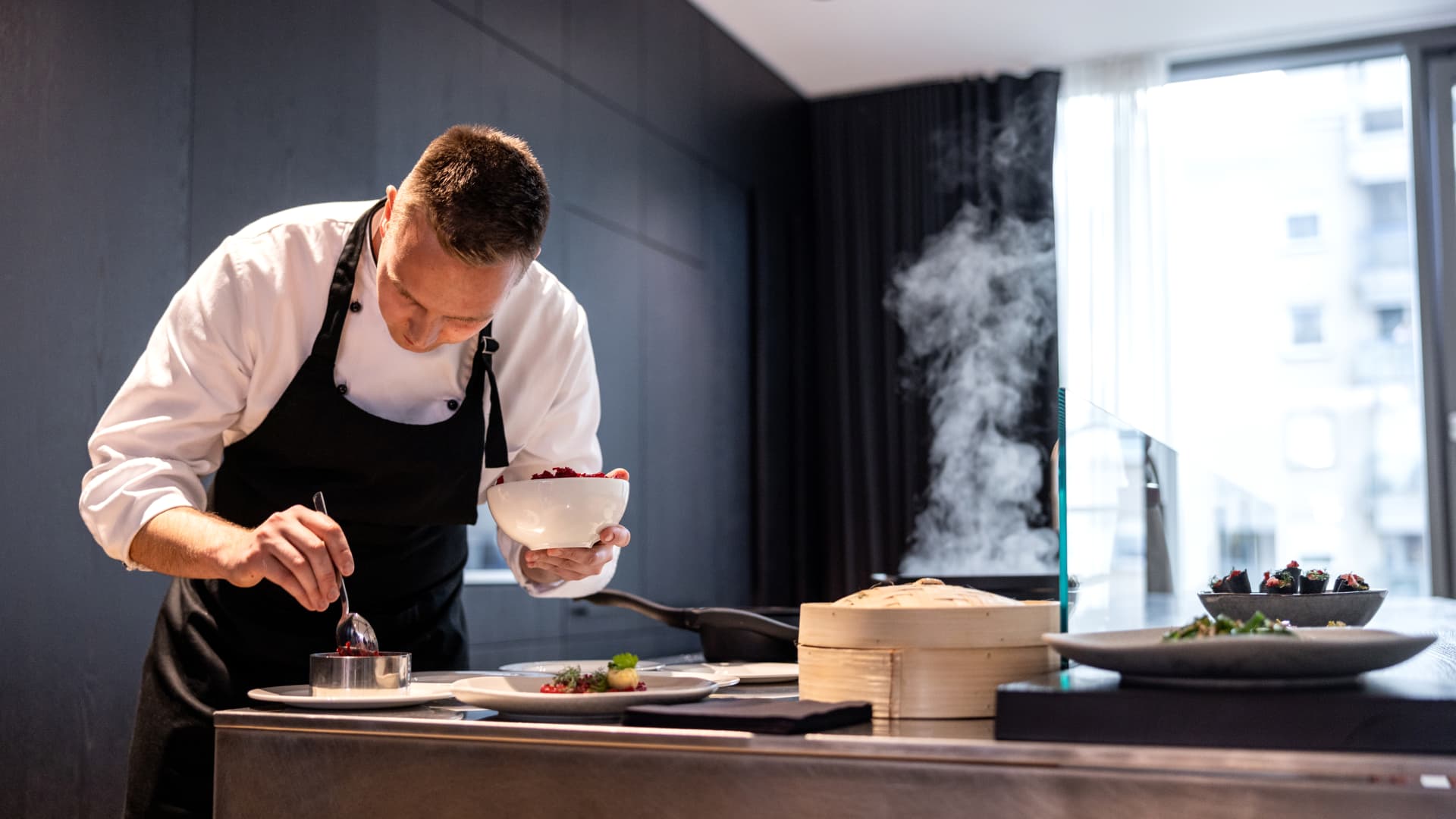 Private Chef Salaries Soar: A Lucrative Shift in Luxury Staffing Strategy