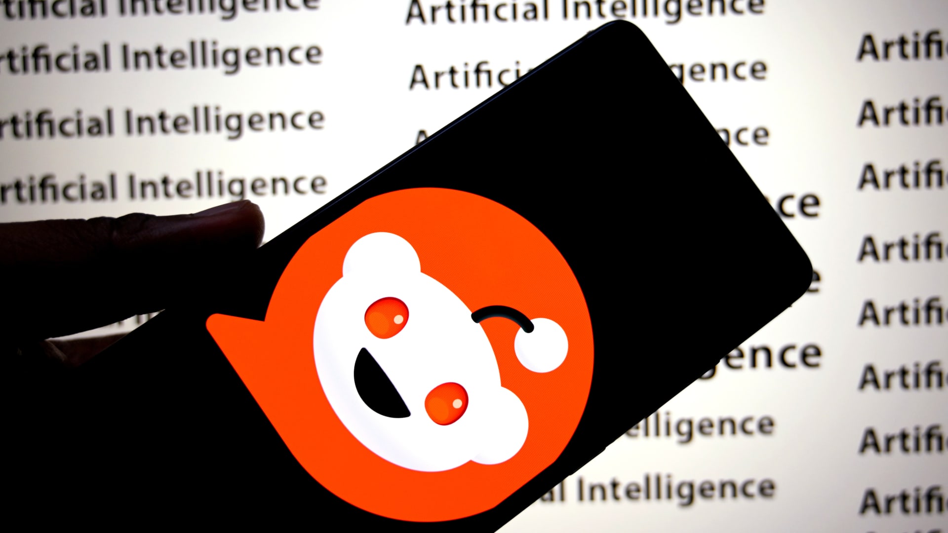 Reddit's 11% Drop Highlights Risk in Search Referrals Amidst Strong Earnings