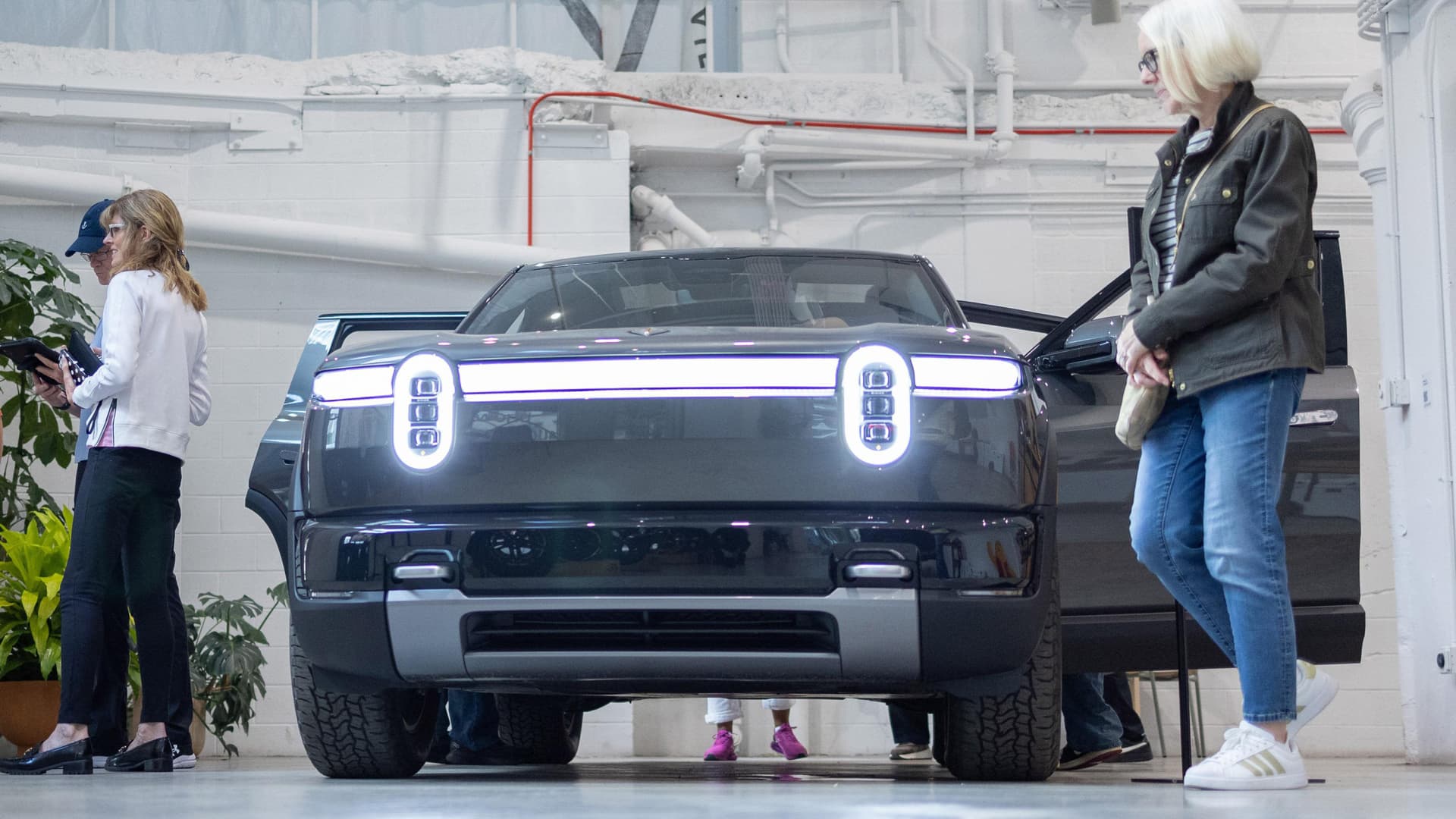 Rivian Delivery Outlook Soars: Strong Demand Drives 2026 Guidance Boost
