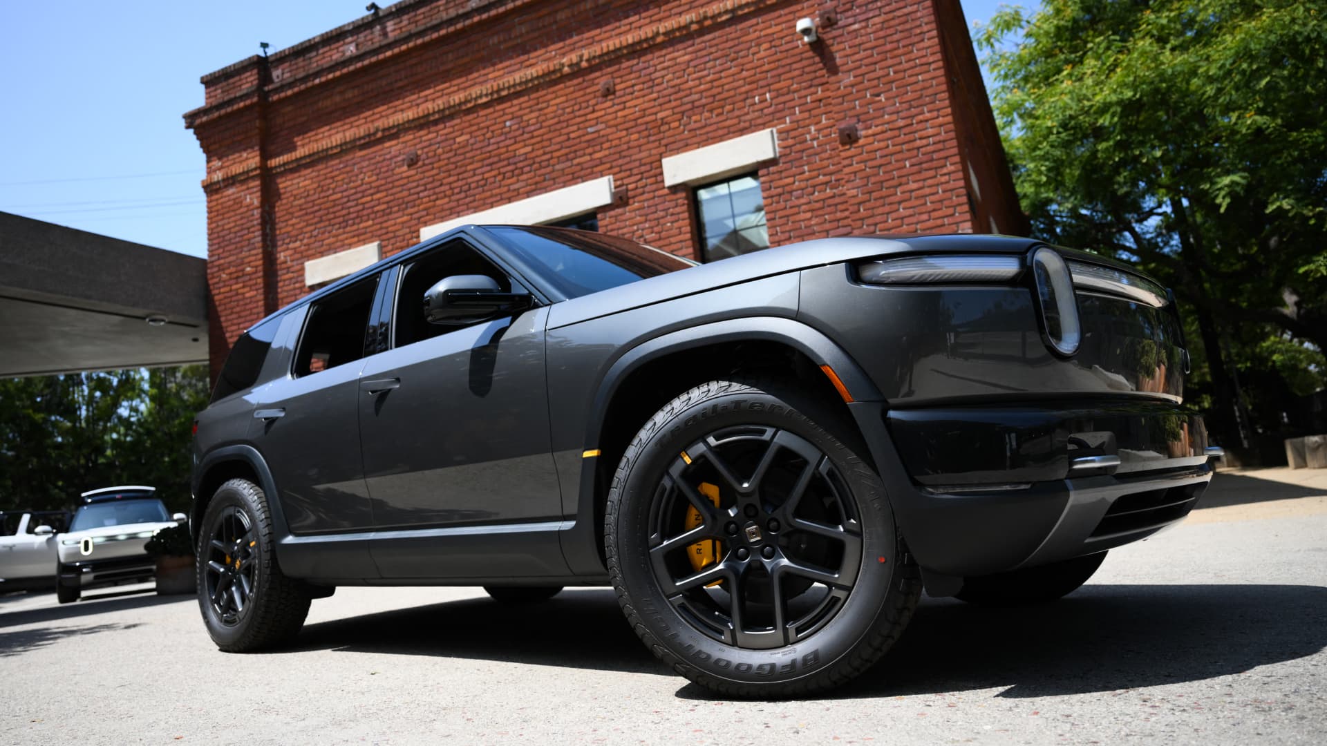 Rivian Spending Cuts: Bullish Signal for Future Profitability featured image