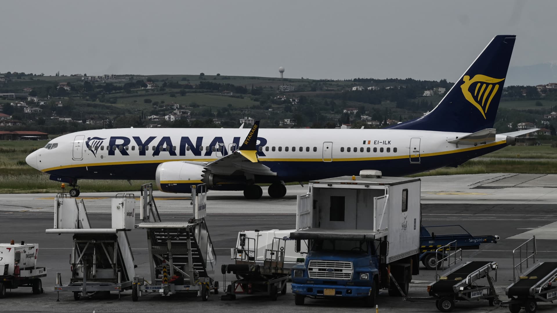 Ryanair Stock Plunge: Navigating Soaring Fuel Costs and Geopolitical Headwinds featured image