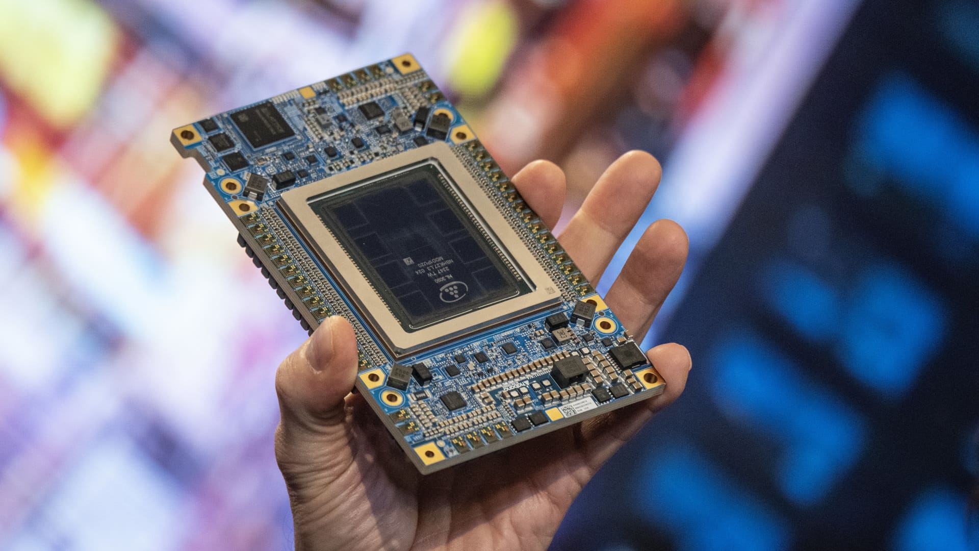 Semiconductor Stocks: Why Innovation Drives Bullish Outlook Amidst Pullback