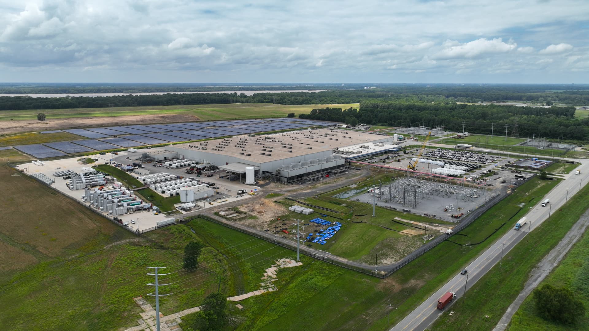 SpaceX AI Data Centers Face Scrutiny: Innovation Risk or Regulatory Overreach? featured image