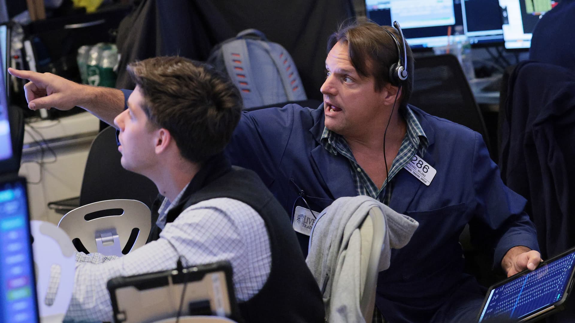 Stock Market Divergence: Unpacking the AI-Driven Growth Paradox