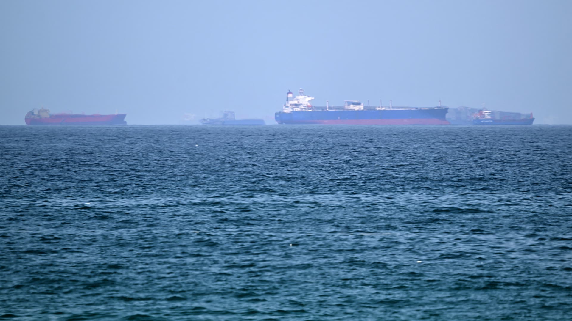 Strait of Hormuz Traffic Volatility: Traders Push Normalcy to 2027