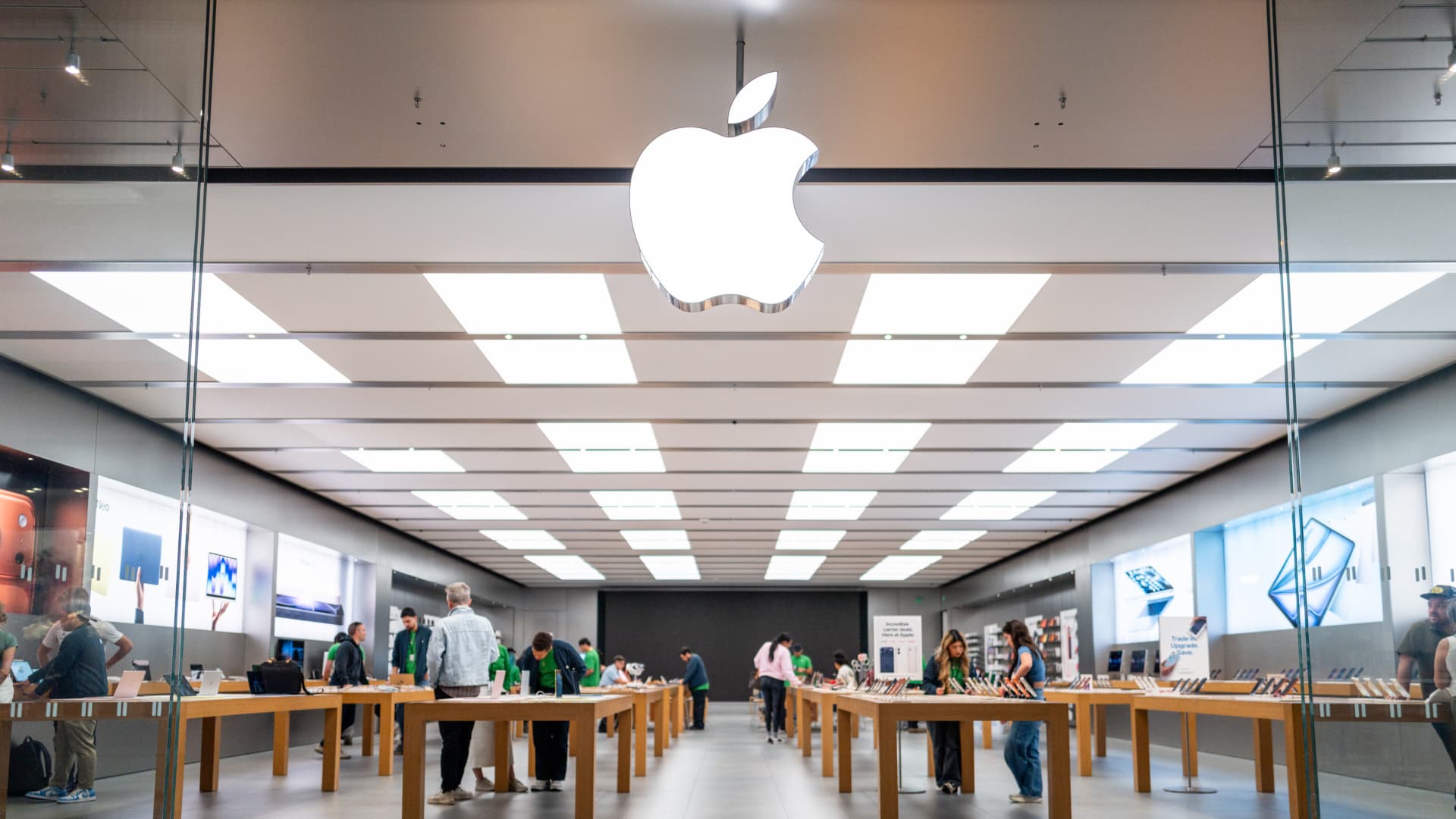 Tech Stock Boost: Navigating Innovation Amidst Market Volatility
