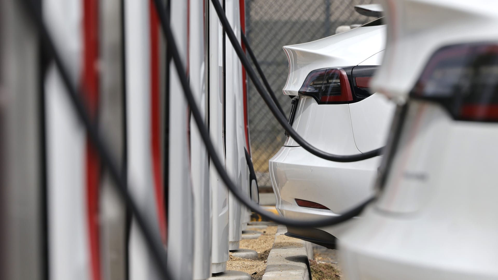 Used EVs: A Surging Market Amidst Geopolitical Volatility featured image