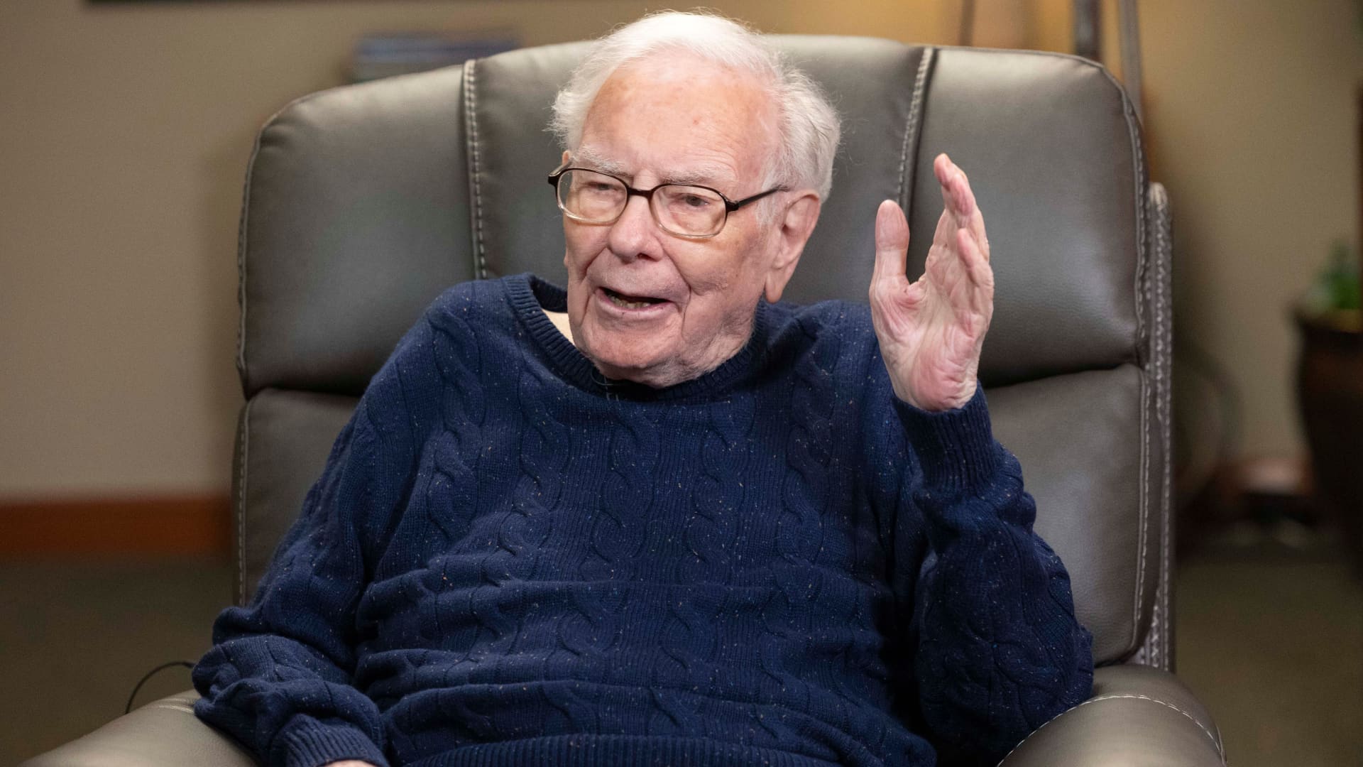 Value Investing Under Siege: Buffett Warns Against Market Gambling Craze