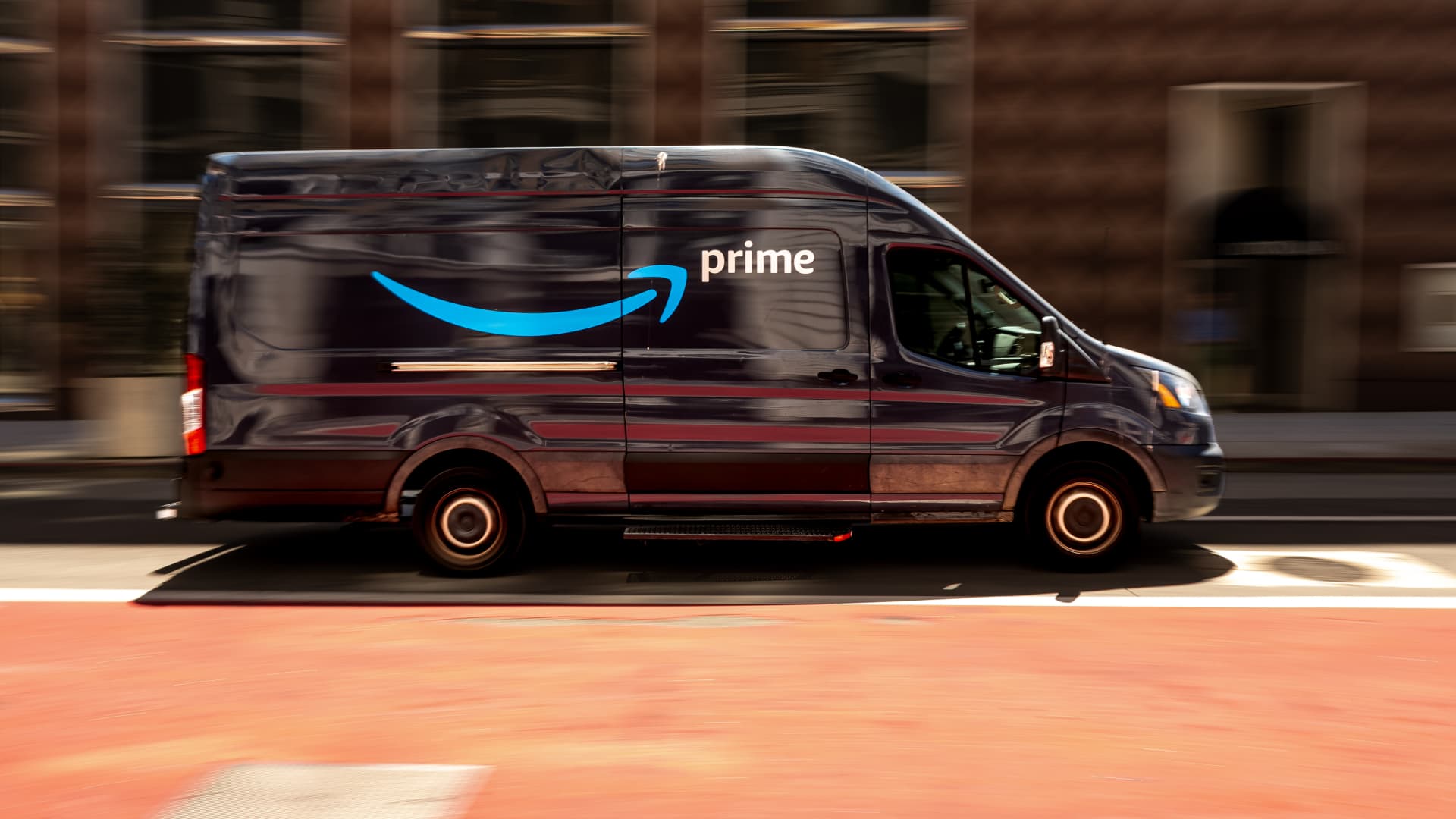 Amazon Market Cap Soars Past $3 Trillion: Alpha Generation in Tech featured image