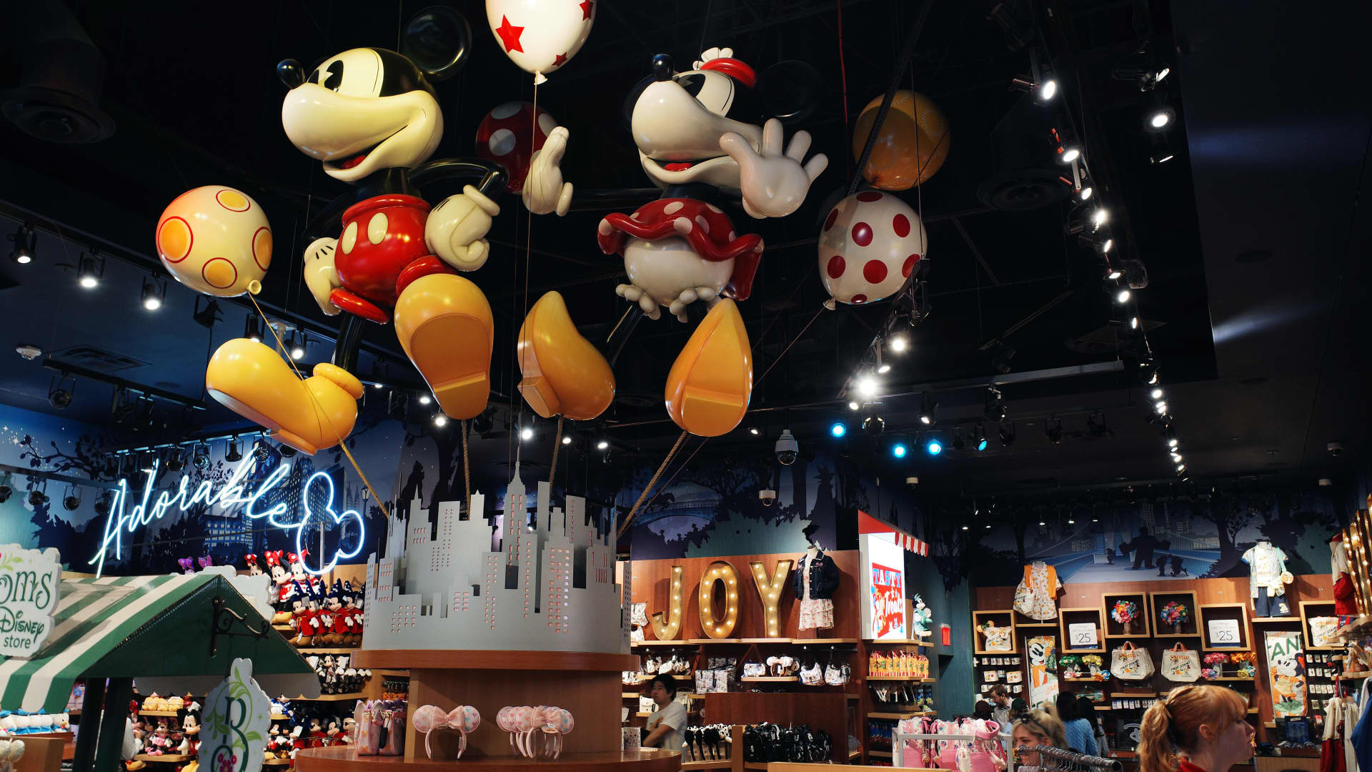 Disney Earnings Outlook: Navigating Streaming and Parks Growth featured image