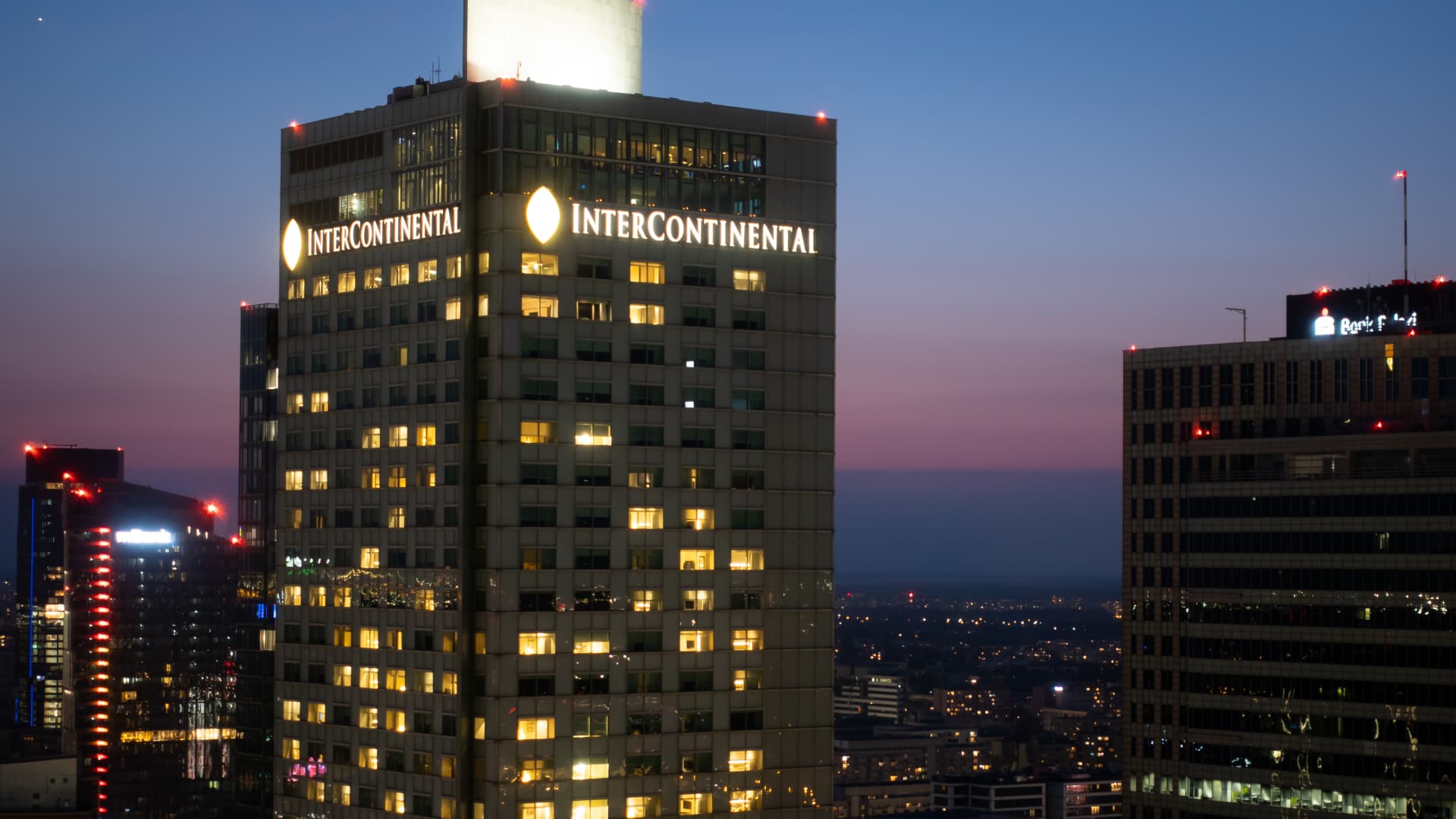 Hotel Demand Resilience: IHGs Alpha Amidst Geopolitical Headwinds