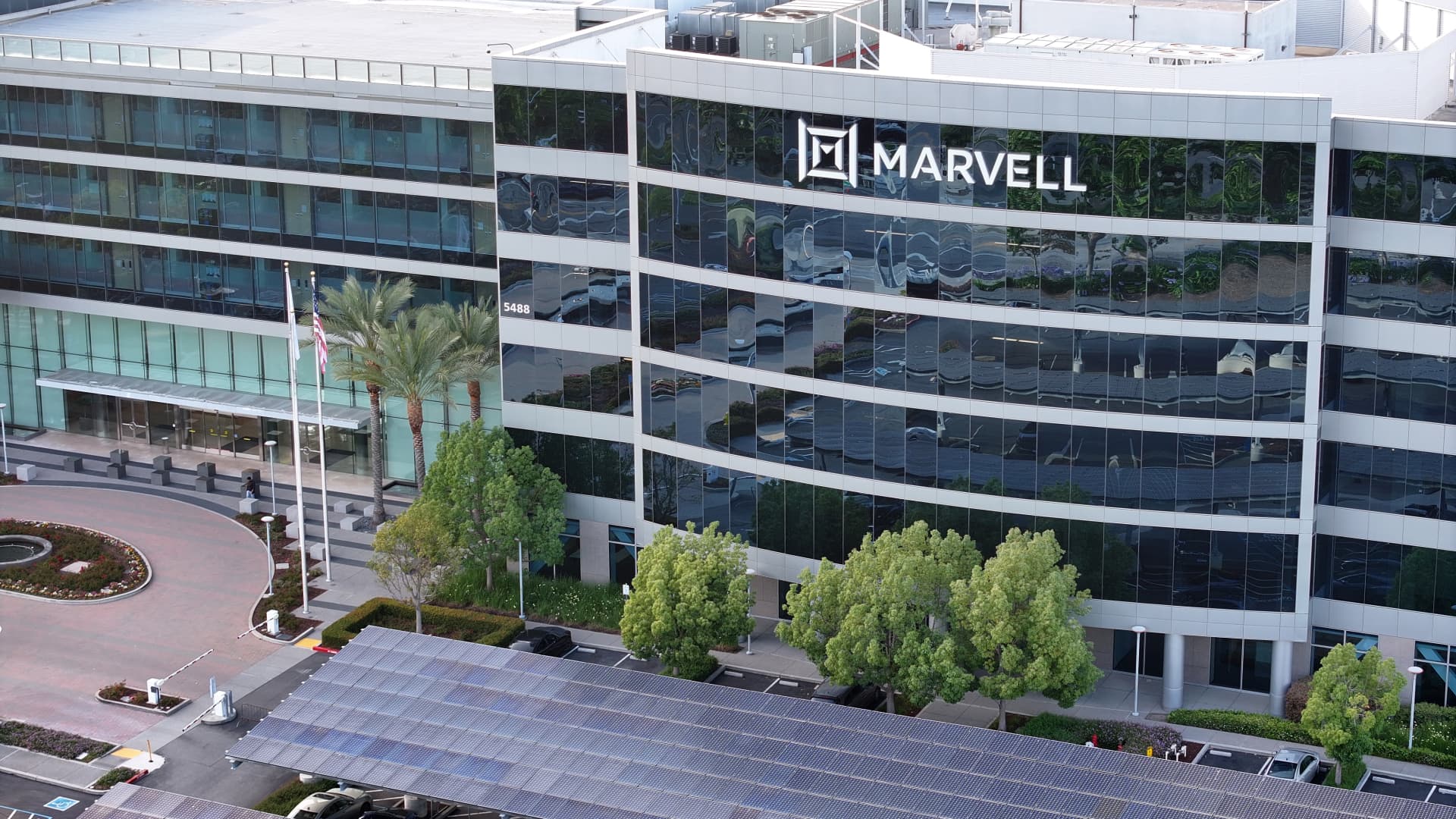 Marvell shares Tumble 8%: Decoding Investor Expectations and AI Growth