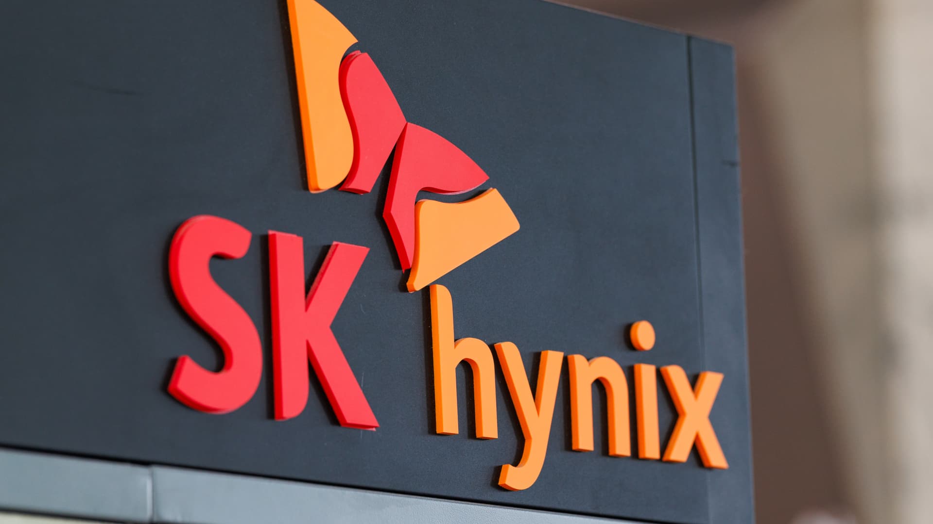 Memory Chip Plants: SK Hynix's $38 Billion Investment Fuels AI Growth featured image