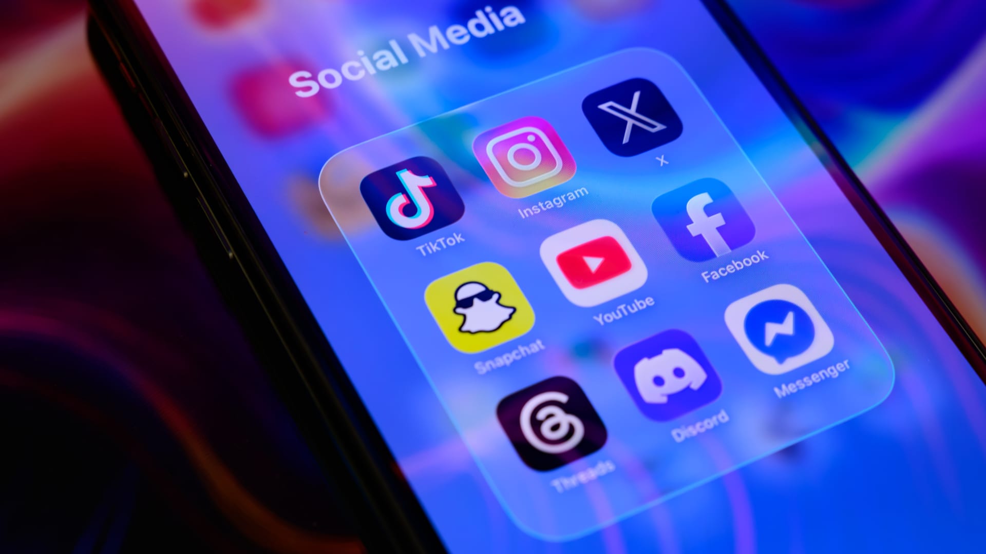 Myspace Comeback: Navigating Market Disruption in a Crowded Social Landscape