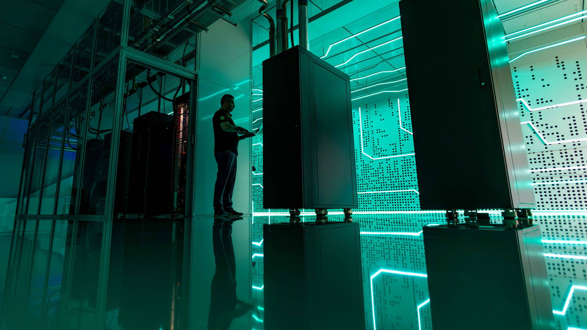 NAND Memory Chips: YMTCs Surge Signals Major Capital Shifts