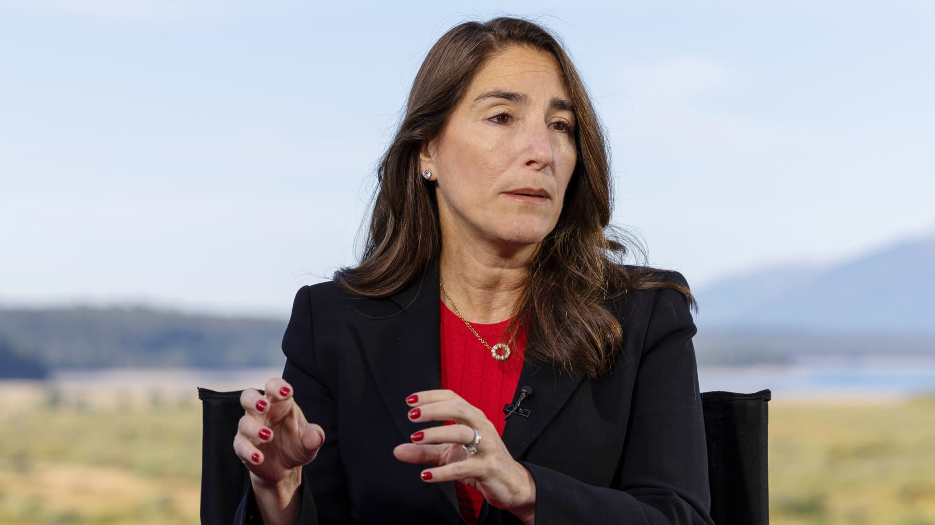 Raising Interest Rates: Feds Hammack Issues Stark Warning on Persistent Inflation
