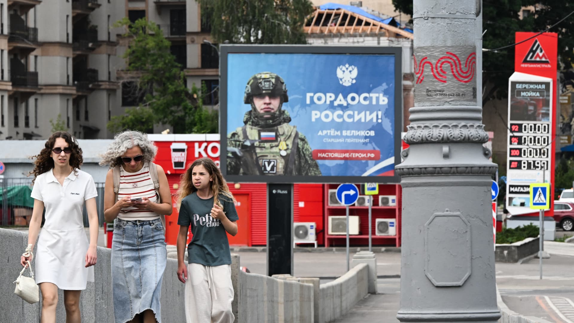 Russian Economy: Kremlin Dismisses Top Economist Amid War Attrition Warning