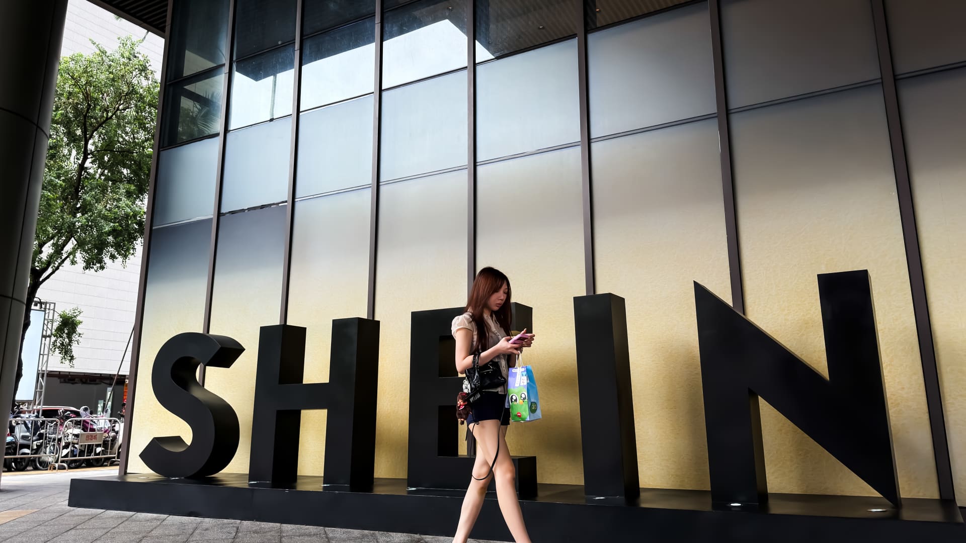 Shein IPO Valuation Plunge: A $71 Billion Market Reassessment