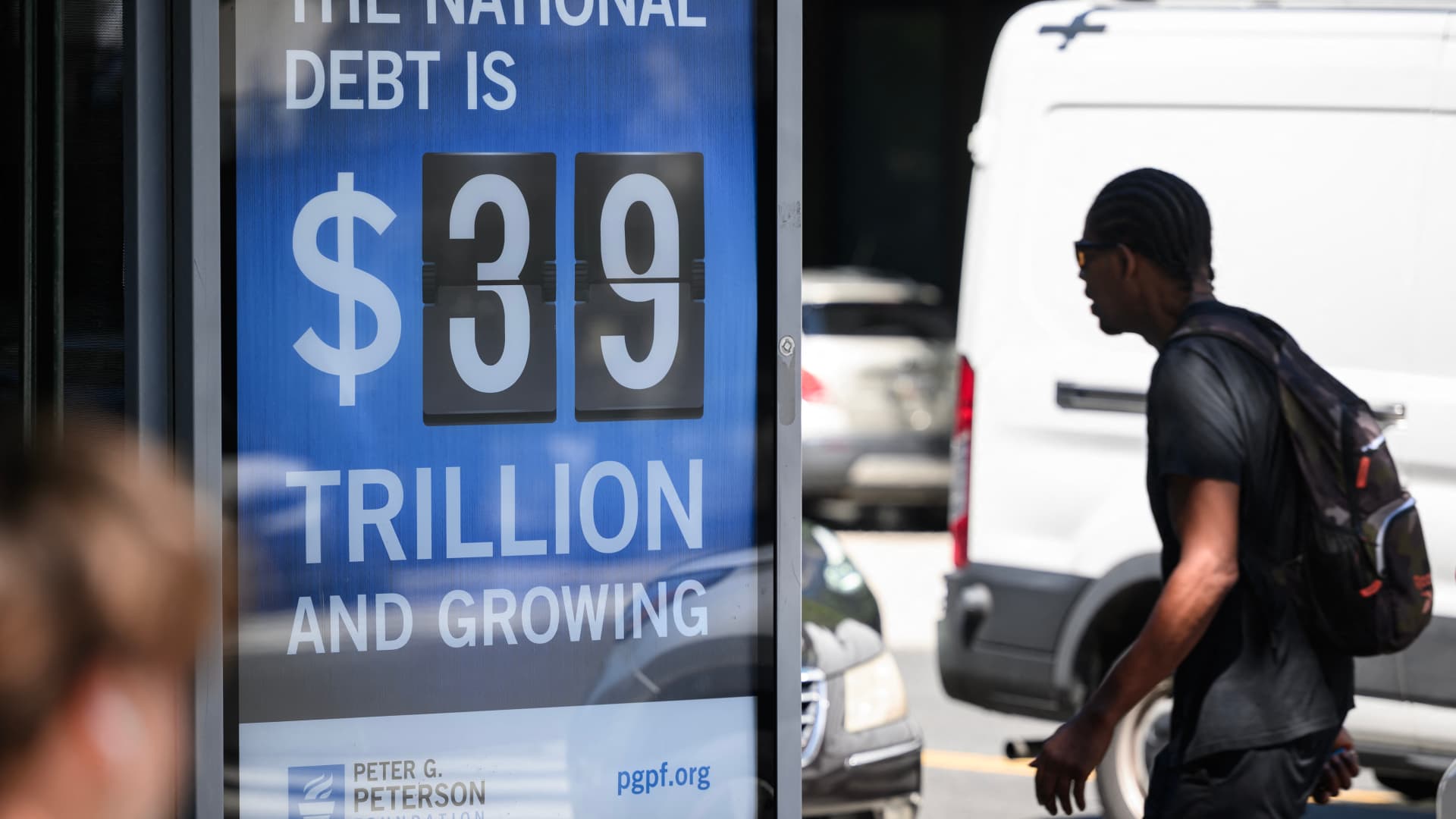 U.S. Government Debt Soars Past $40 Trillion: A Warning for Macro-Stability