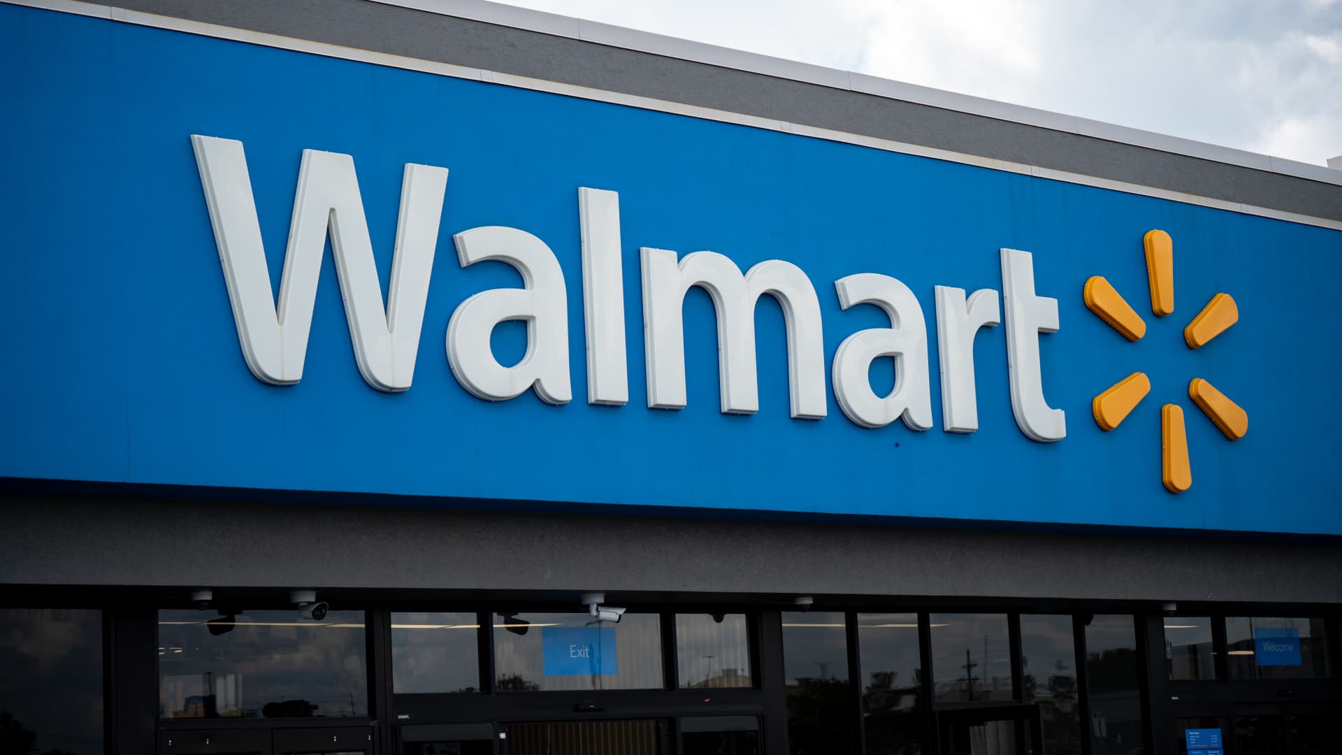 Walmart Q2 Earnings: Strategic Outlook Amid Consumer Shifts featured image
