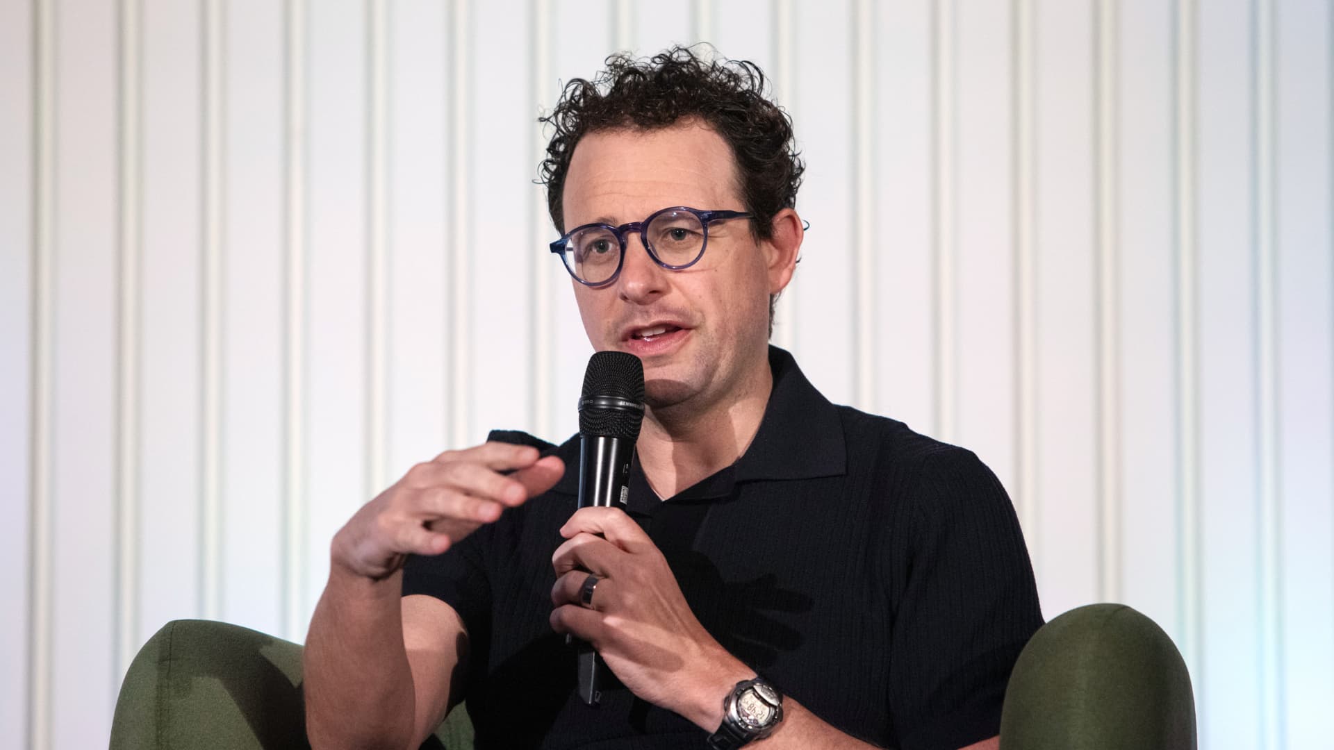 AI Stocks See Major Correction as Tech Leaders Advocate for Development Pace featured image