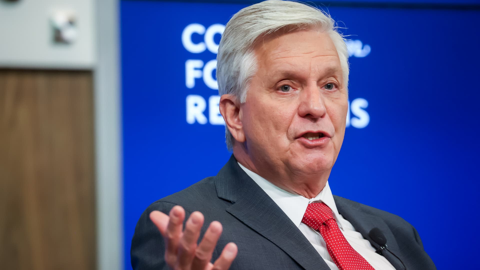 Fed Governor Waller Hints at Rate Stability for September Meeting