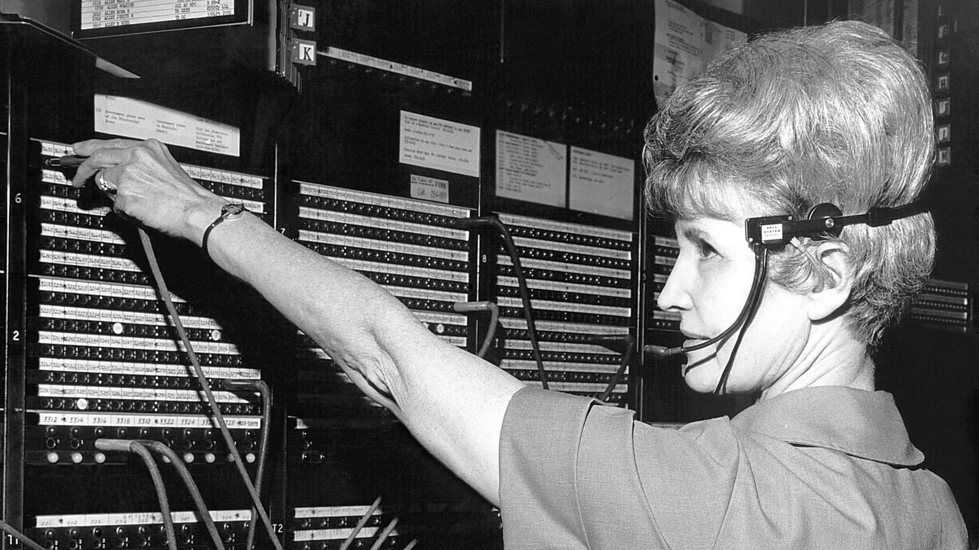 AI Job Losses: A Historical Warning for Women in the Workforce