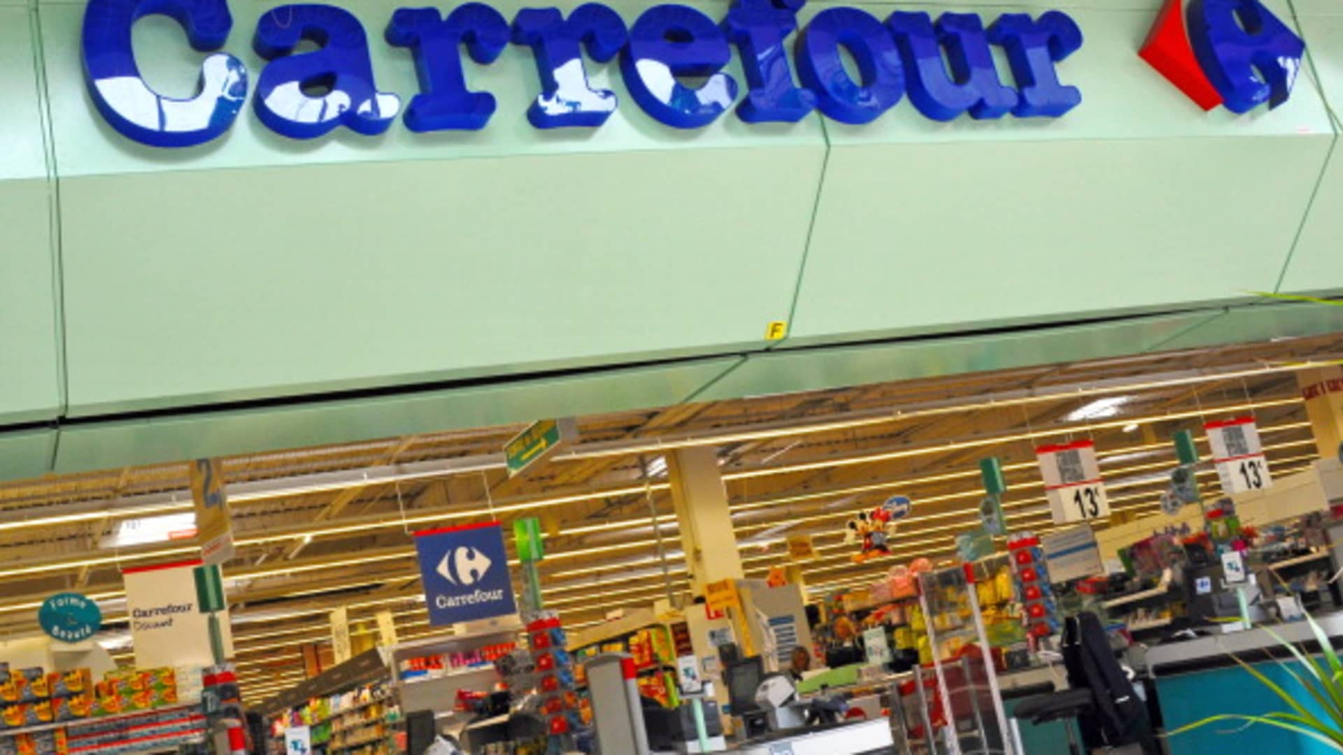 Carrefour Shares Plunge 14%: Navigating European Retail Volatility