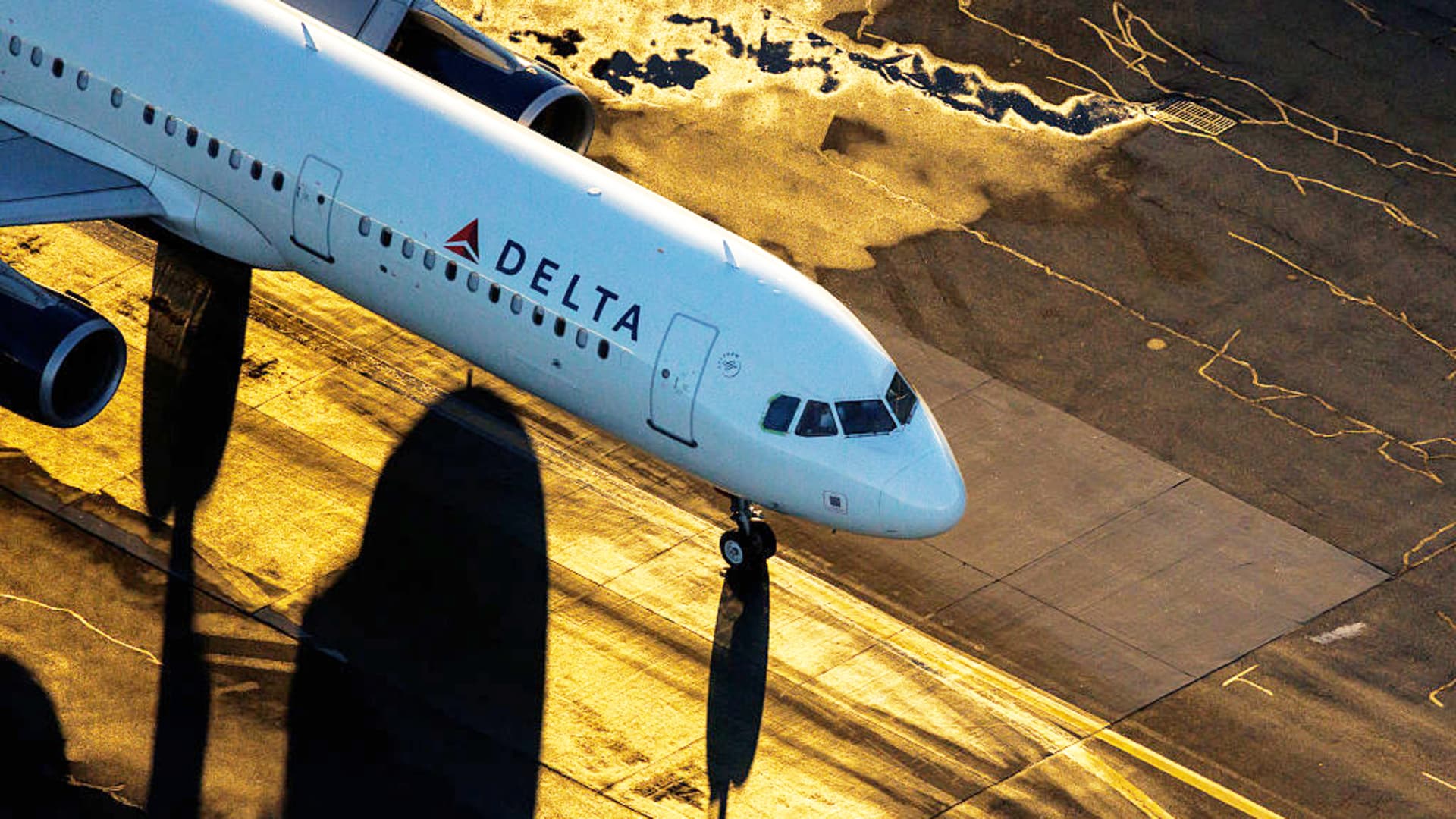 Delta Air Lines Forecast: Warning Signals on 2026 Outlook Amid Fuel Volatility featured image