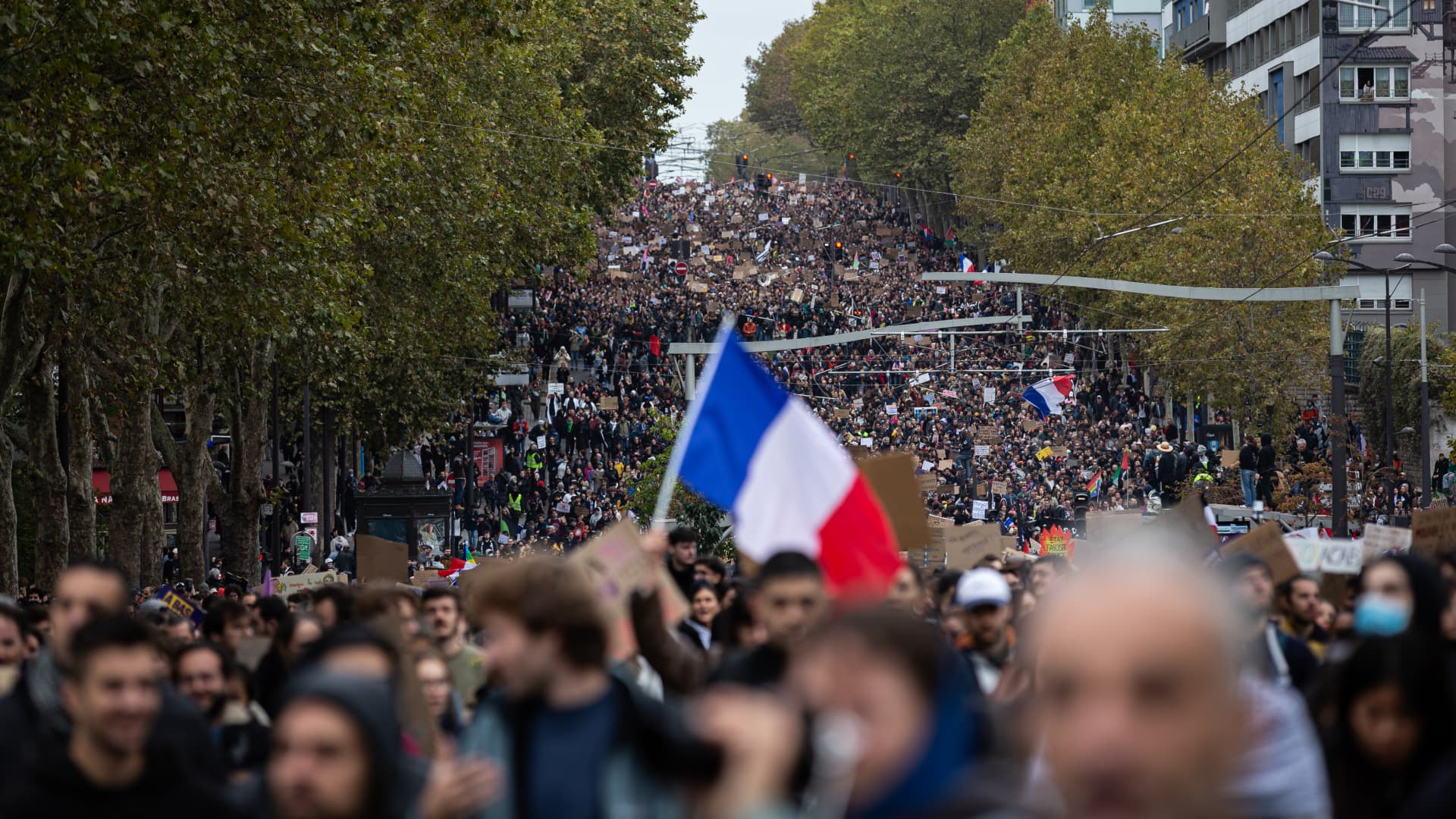 Euro zone economy Slowdown: Q3 Growth Halves Amid French Contraction