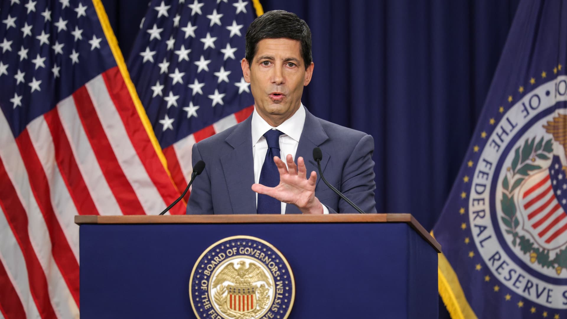 Feds Power Unveiled: Warsh Reshapes Monetary Policy Amidst Inflation Concerns