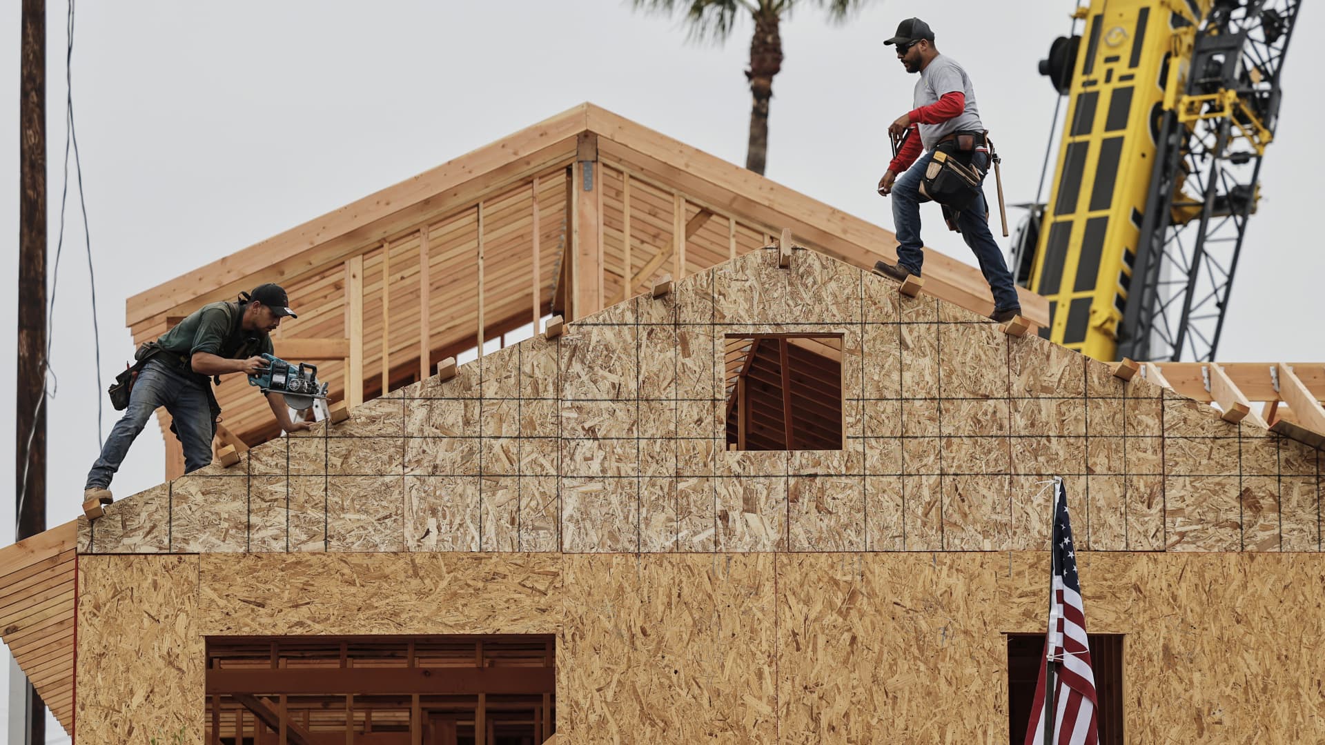 Housing Market Flashes Warning Signs Amid Fed Rate Hikes